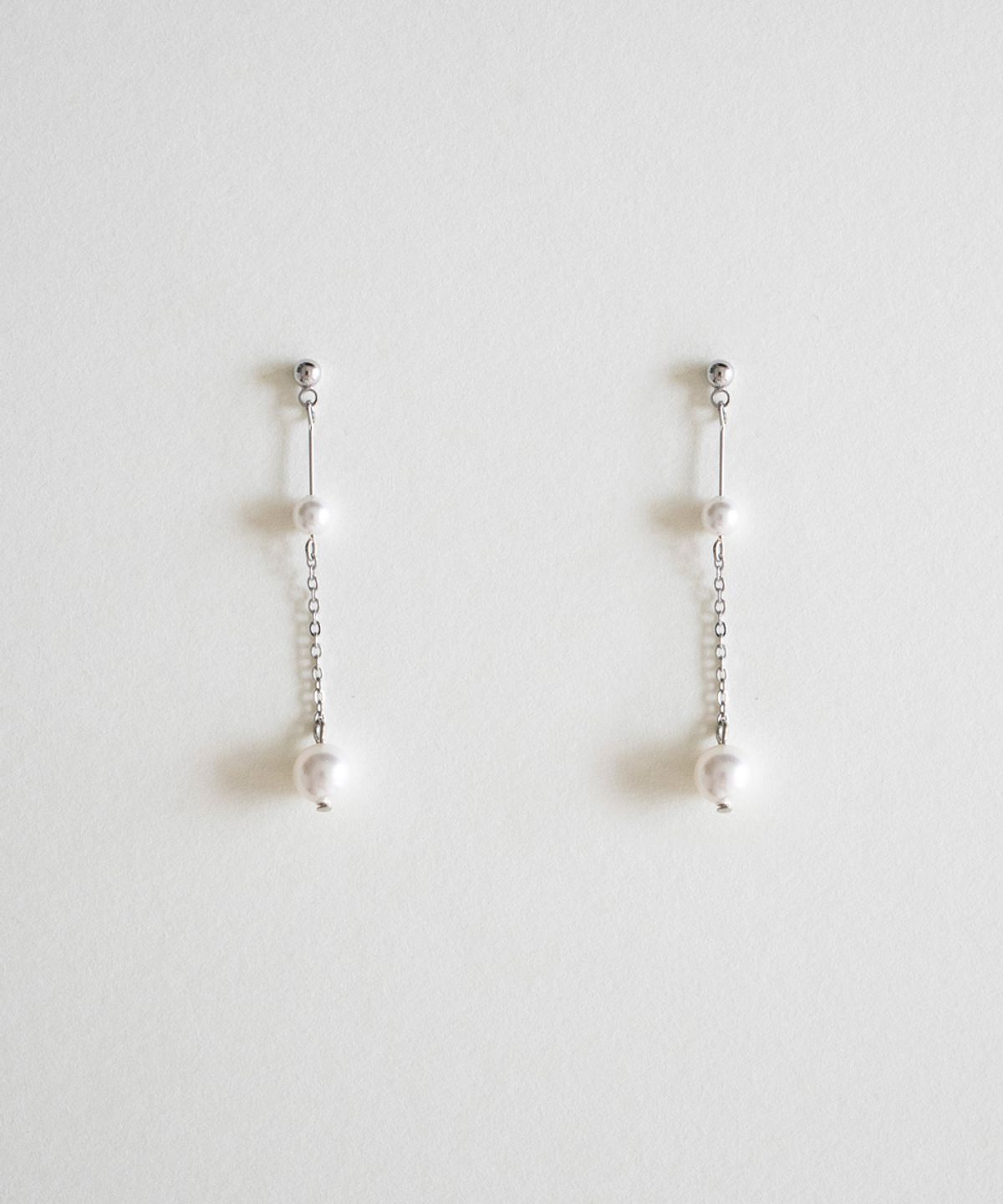 메리모티브(MERRYMOTIVE) White pearl and drop chain earring