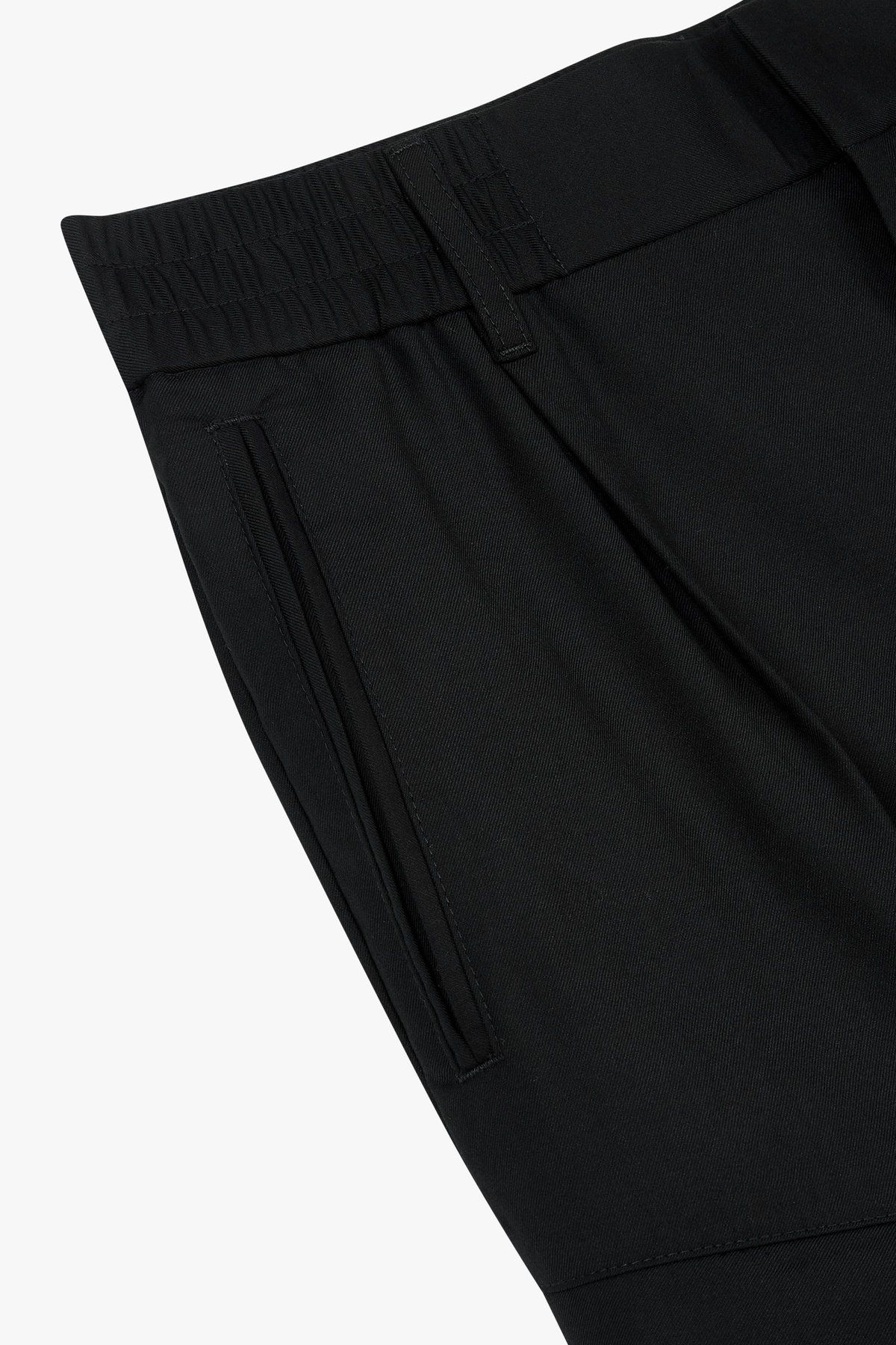 아르마니 익스체인지(ARMANI EXCHANGE) 남성 원 턱 릴랙스트 핏 카고 조거 팬츠_블랙 A415342006