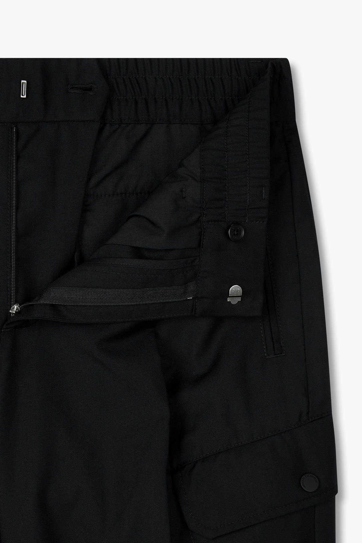 아르마니 익스체인지(ARMANI EXCHANGE) 남성 원 턱 릴랙스트 핏 카고 조거 팬츠_블랙 A415342006