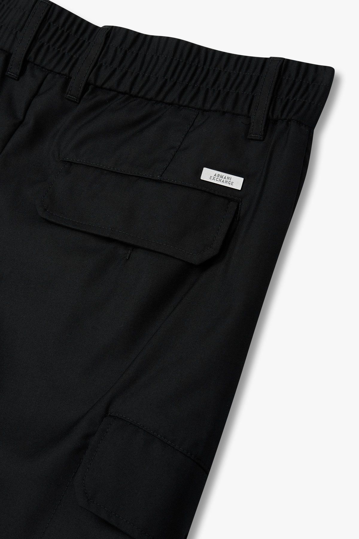 아르마니 익스체인지(ARMANI EXCHANGE) 남성 원 턱 릴랙스트 핏 카고 조거 팬츠_블랙 A415342006