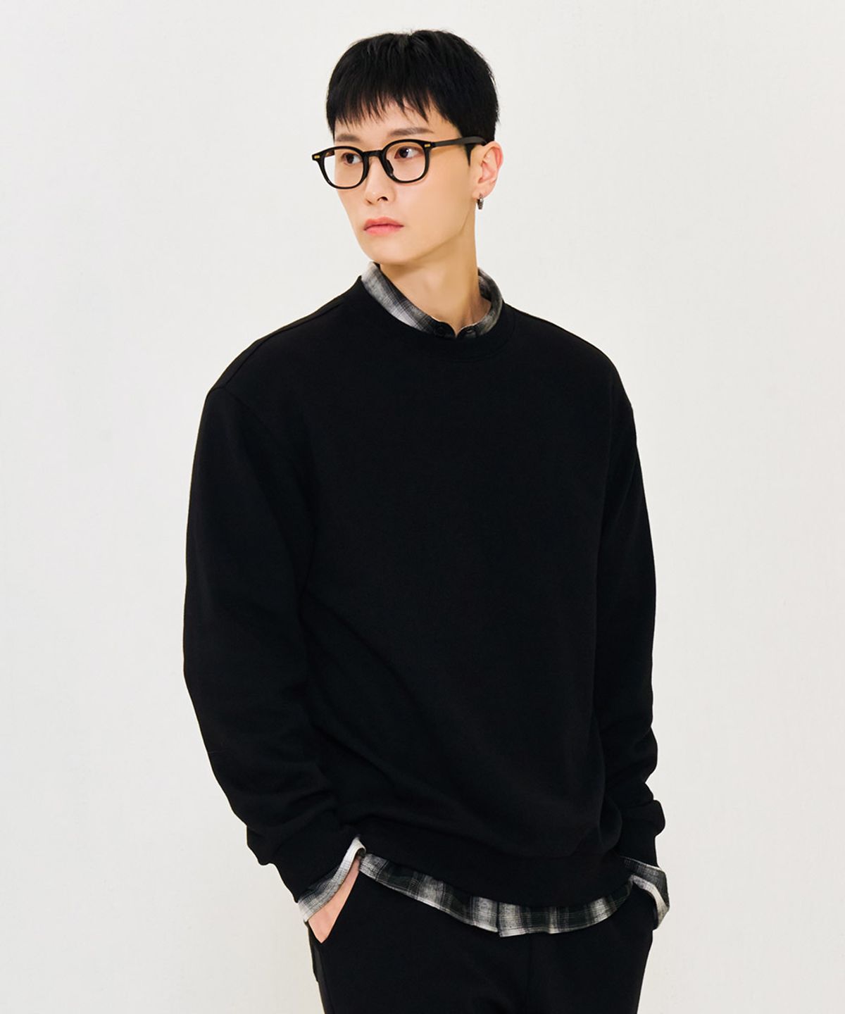 체이스컬트(CHASECULT) 공용 에센셜 맨투맨 티셔츠-블랙