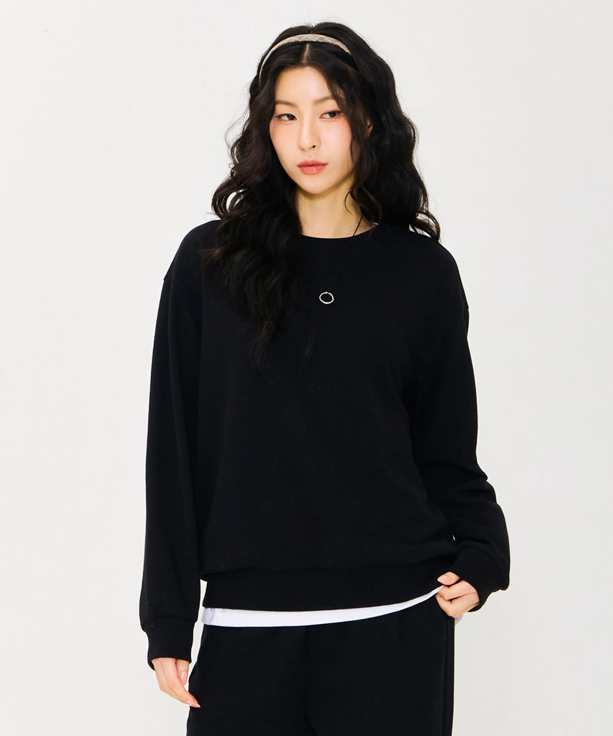 체이스컬트(CHASECULT) 공용 에센셜 맨투맨 티셔츠-블랙