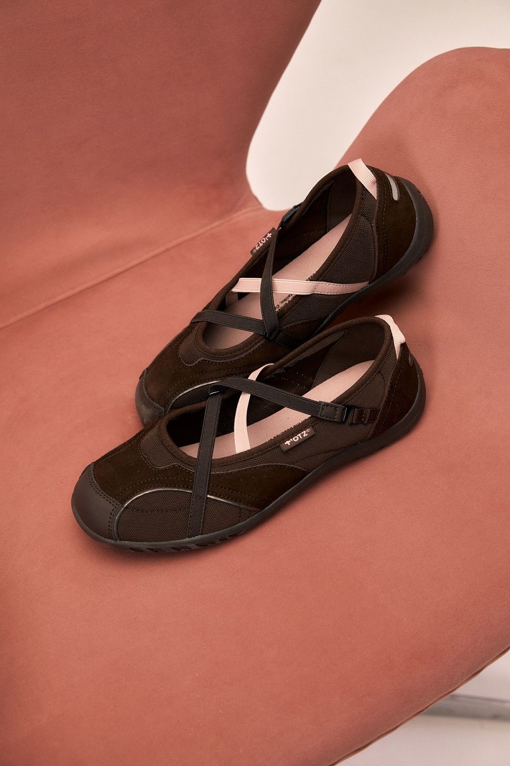 MUSINSA | OTZ Romali Suede Banding Flat Mary Jane Cocoa