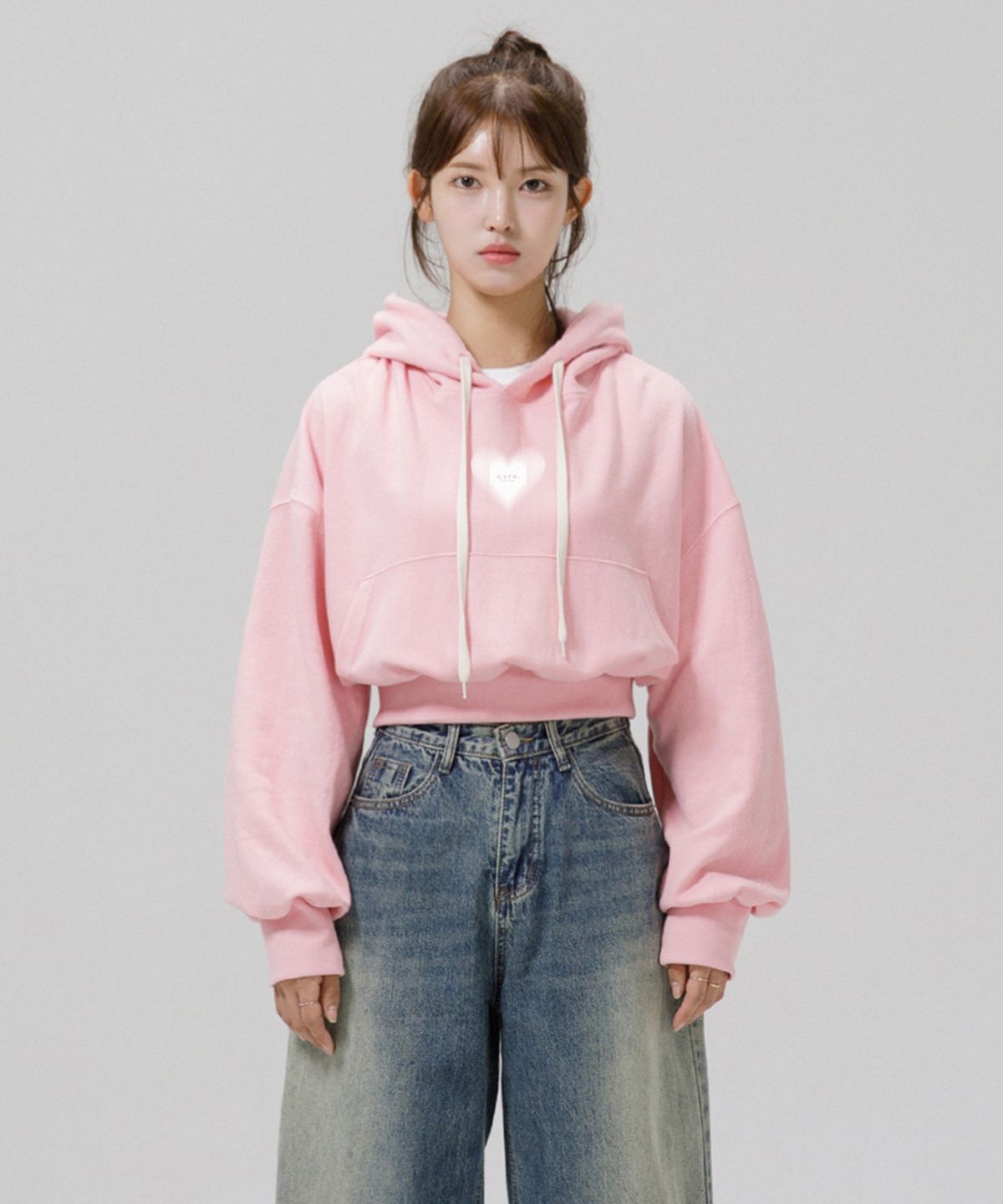 그랜피니(GRANFINNY) 오버핏 특양면 기모 프리미엄 스몰 하트 빔 로고 크롭 후드 - 핑크