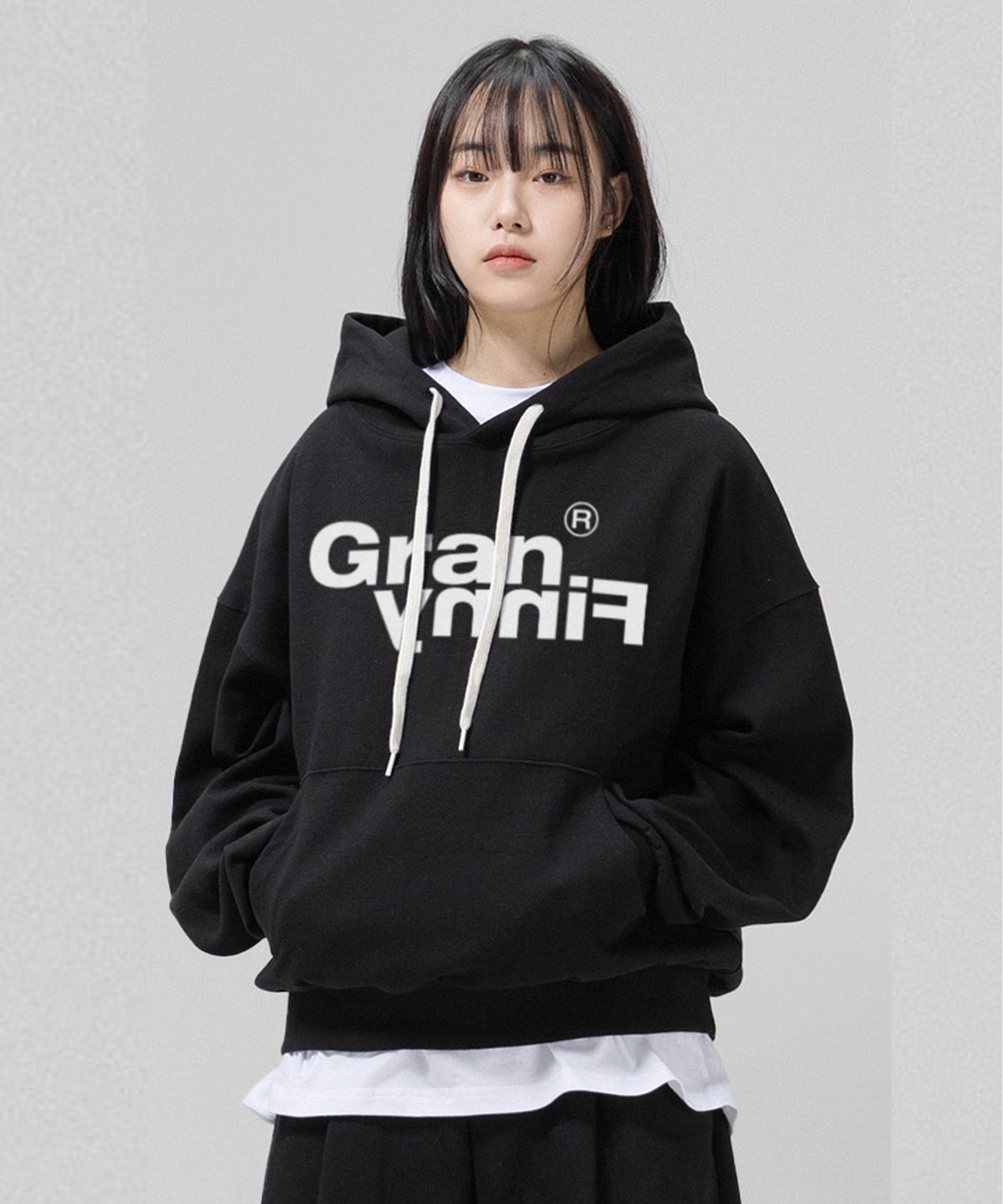 그랜피니(GRANFINNY) 오버핏 특양면 기모 오리지널 로고 벌룬 후디 - 블랙