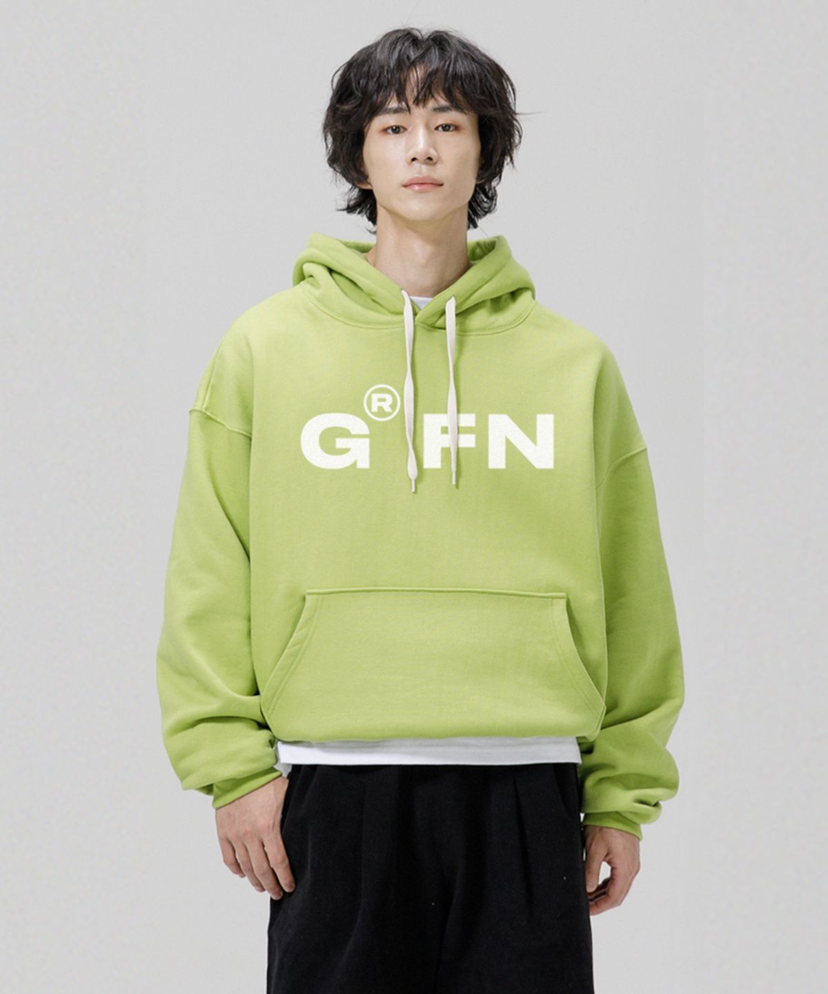 그랜피니(GRANFINNY) 오버핏 헤비 기모 볼드 로고 벌룬 스웻 후디- 올리브