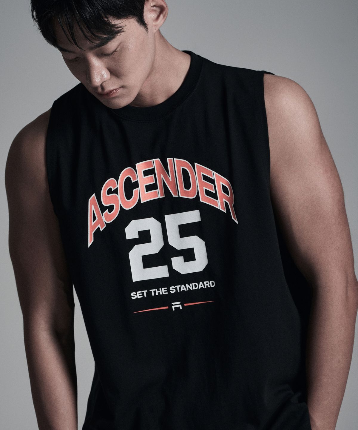 어센더(ASCENDER) 25넘버링 루즈핏 슬리브리스 [블랙]