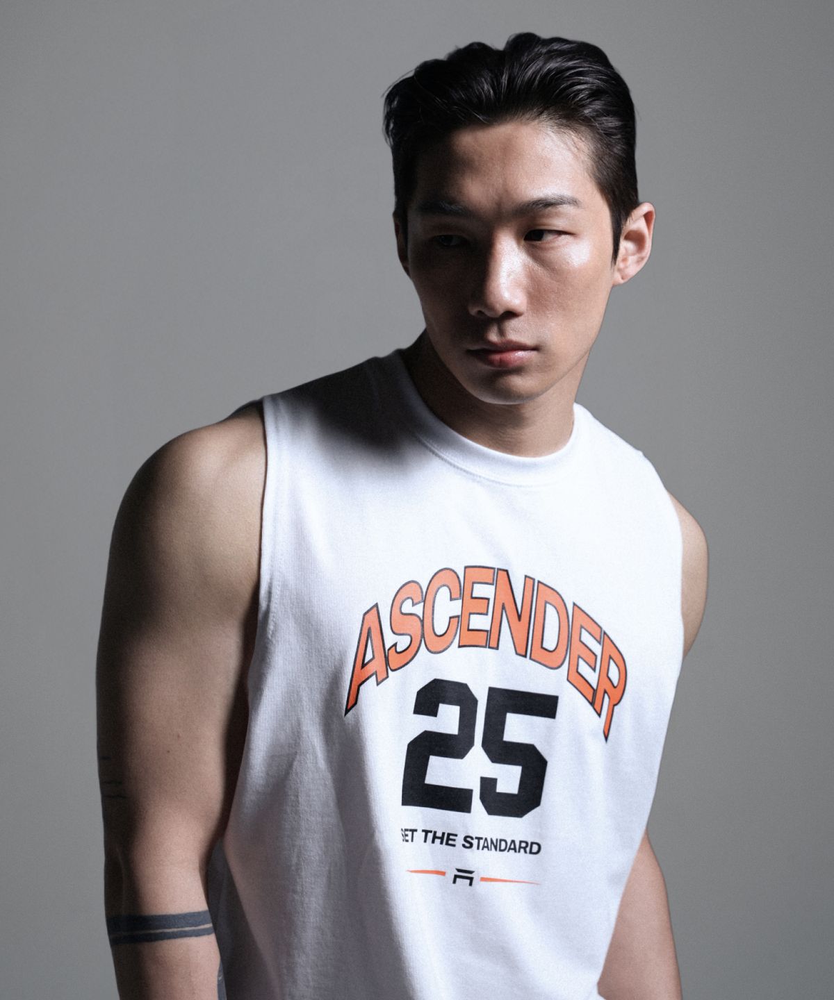 어센더(ASCENDER) 25넘버링 루즈핏 슬리브리스 [화이트]