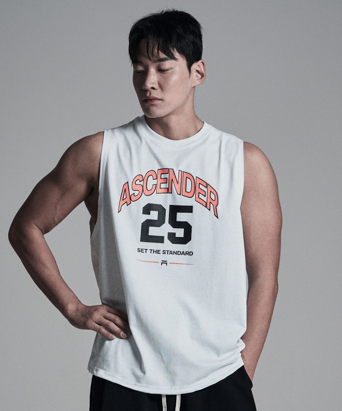 어센더(ASCENDER) 25넘버링 루즈핏 슬리브리스 [화이트]