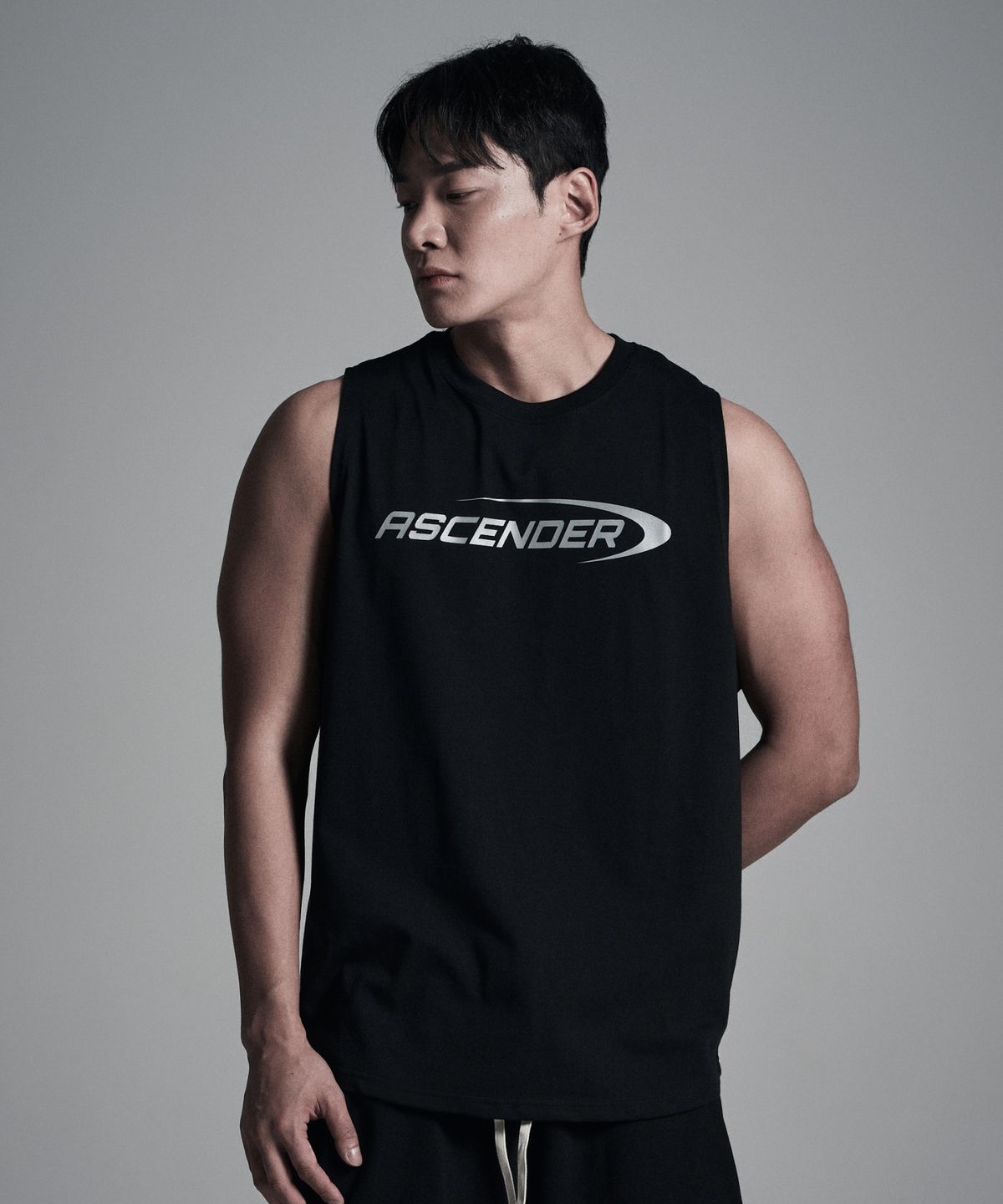 어센더(ASCENDER) (리플렉티브) 어센딩로고 루즈핏 슬리브리스 [블랙]