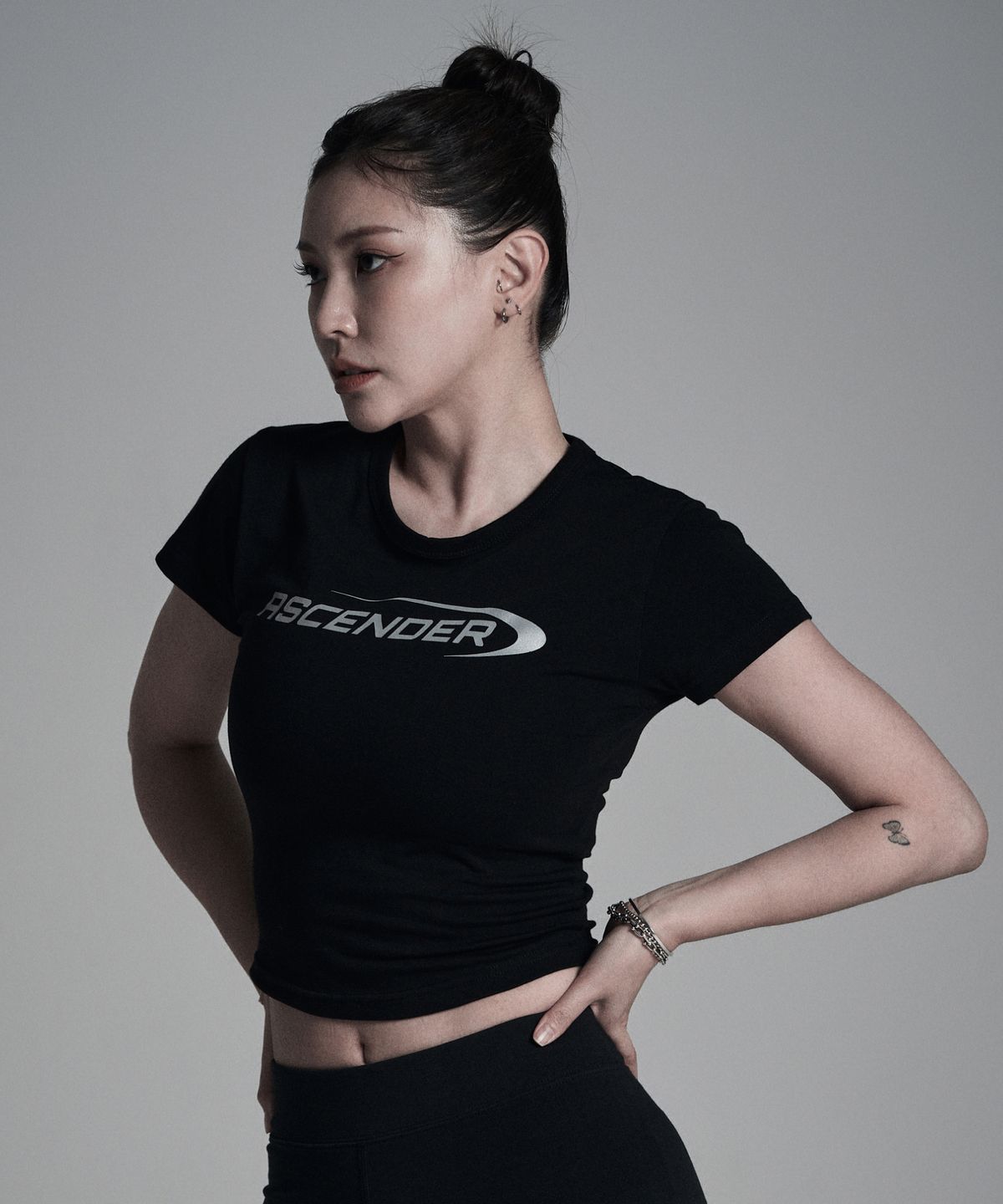 어센더(ASCENDER) (리플렉티브) 어센딩로고 크롭 숏슬리브 [블랙]