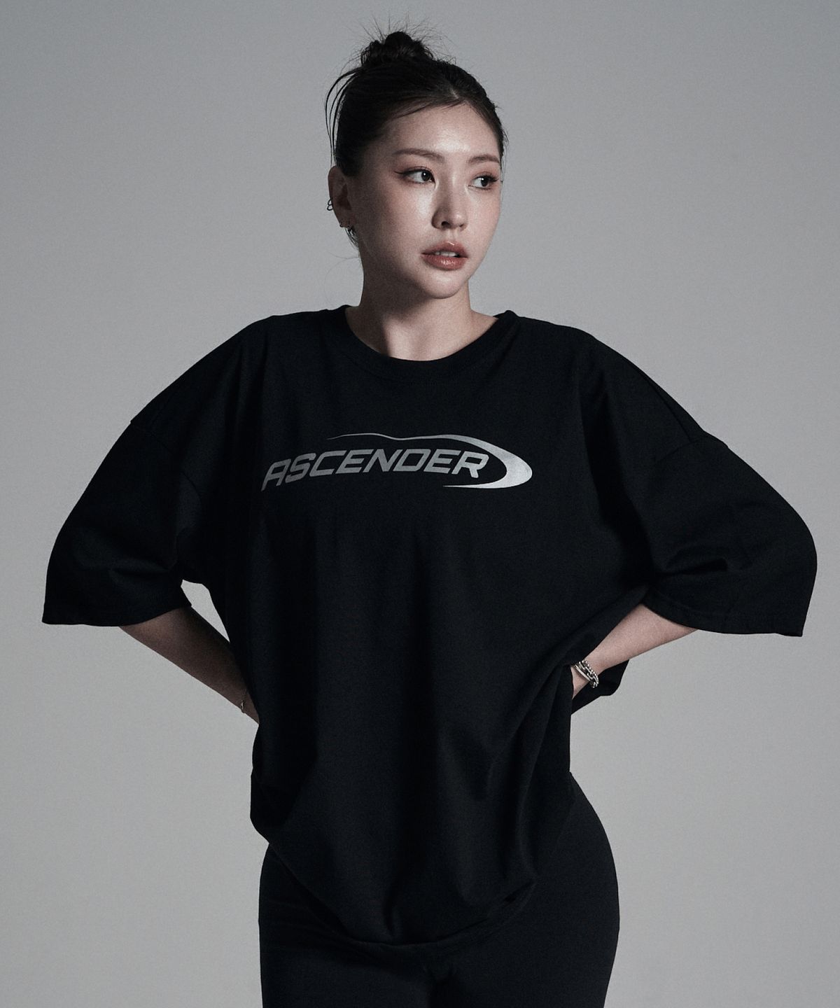 어센더(ASCENDER) (리플렉티브) 어센딩로고 오버핏 숏슬리브 [블랙]