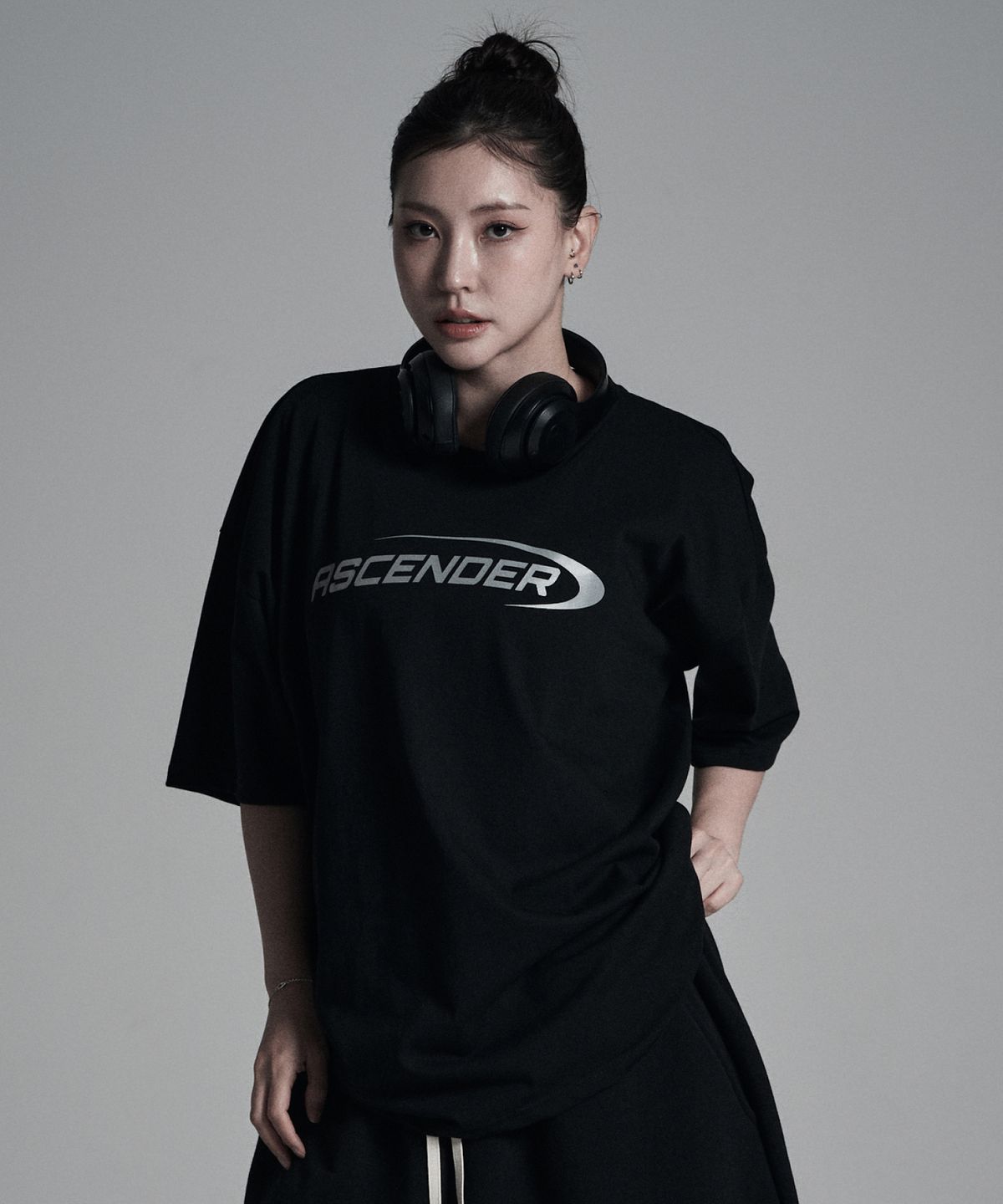 어센더(ASCENDER) (리플렉티브) 어센딩로고 오버핏 숏슬리브 [블랙]