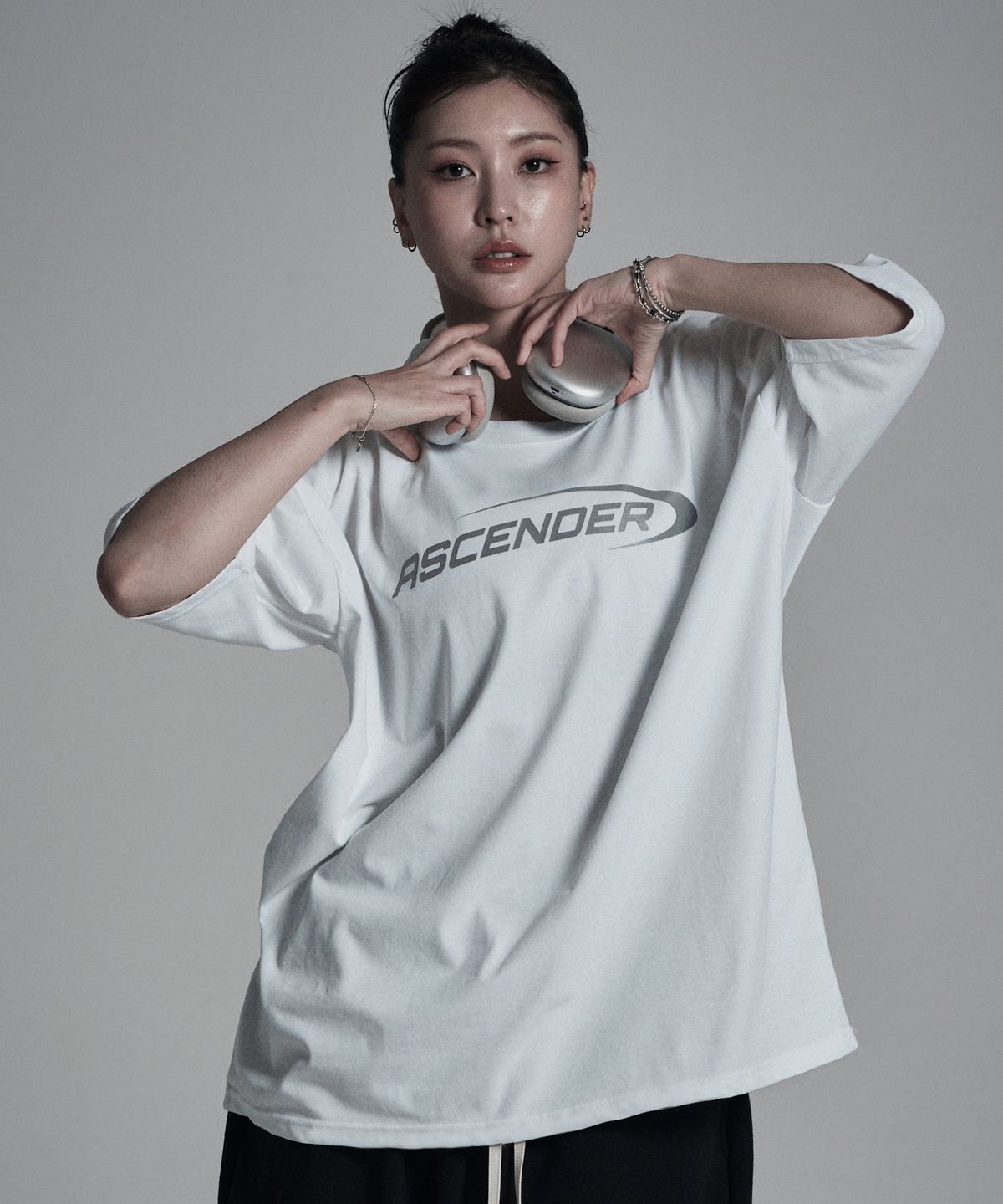 어센더(ASCENDER) (리플렉티브) 어센딩로고 오버핏 숏슬리브 [화이트]