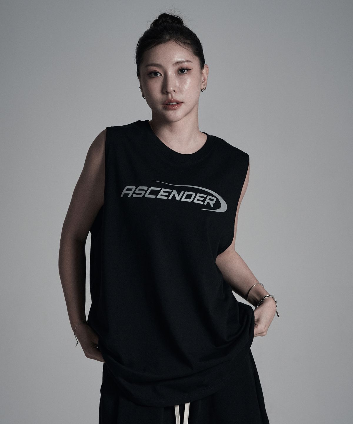 어센더(ASCENDER) (리플렉티브) 어센딩로고 루즈핏 슬리브리스 [블랙]
