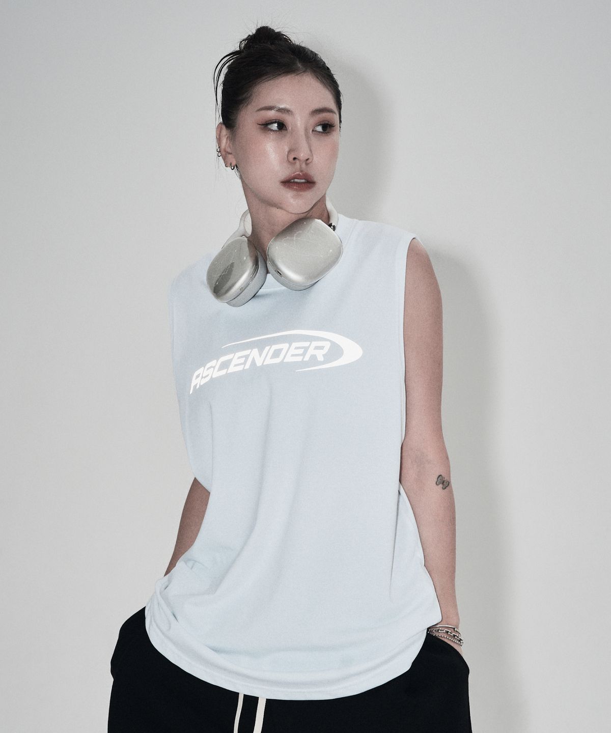 어센더(ASCENDER) (리플렉티브) 어센딩로고 루즈핏 슬리브리스 [화이트]