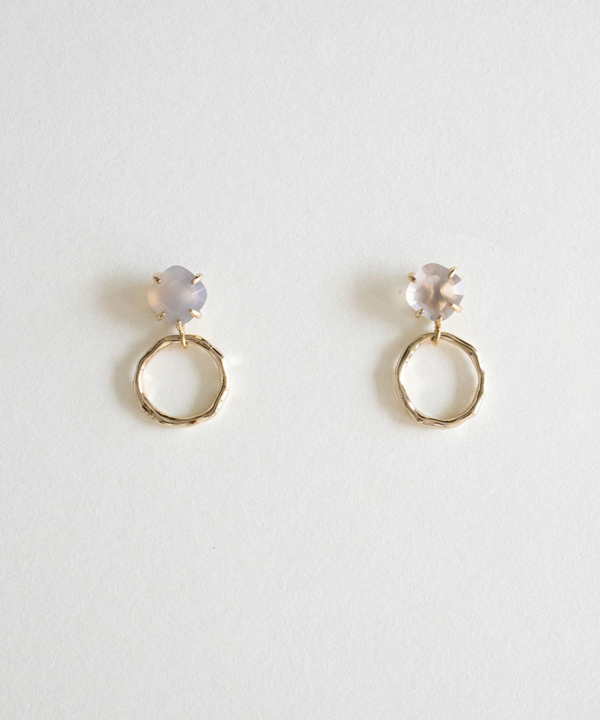 메리모티브(MERRYMOTIVE) Gem with crushed round earring