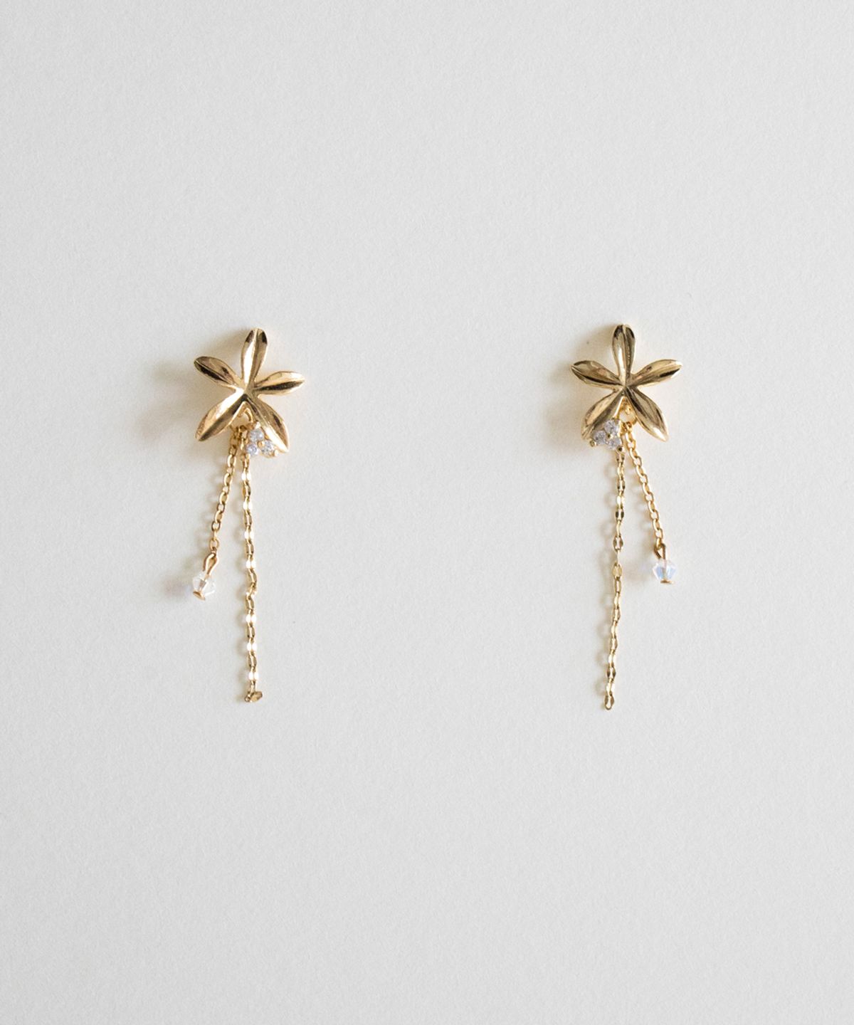 메리모티브(MERRYMOTIVE) Gold flower drop chain earring