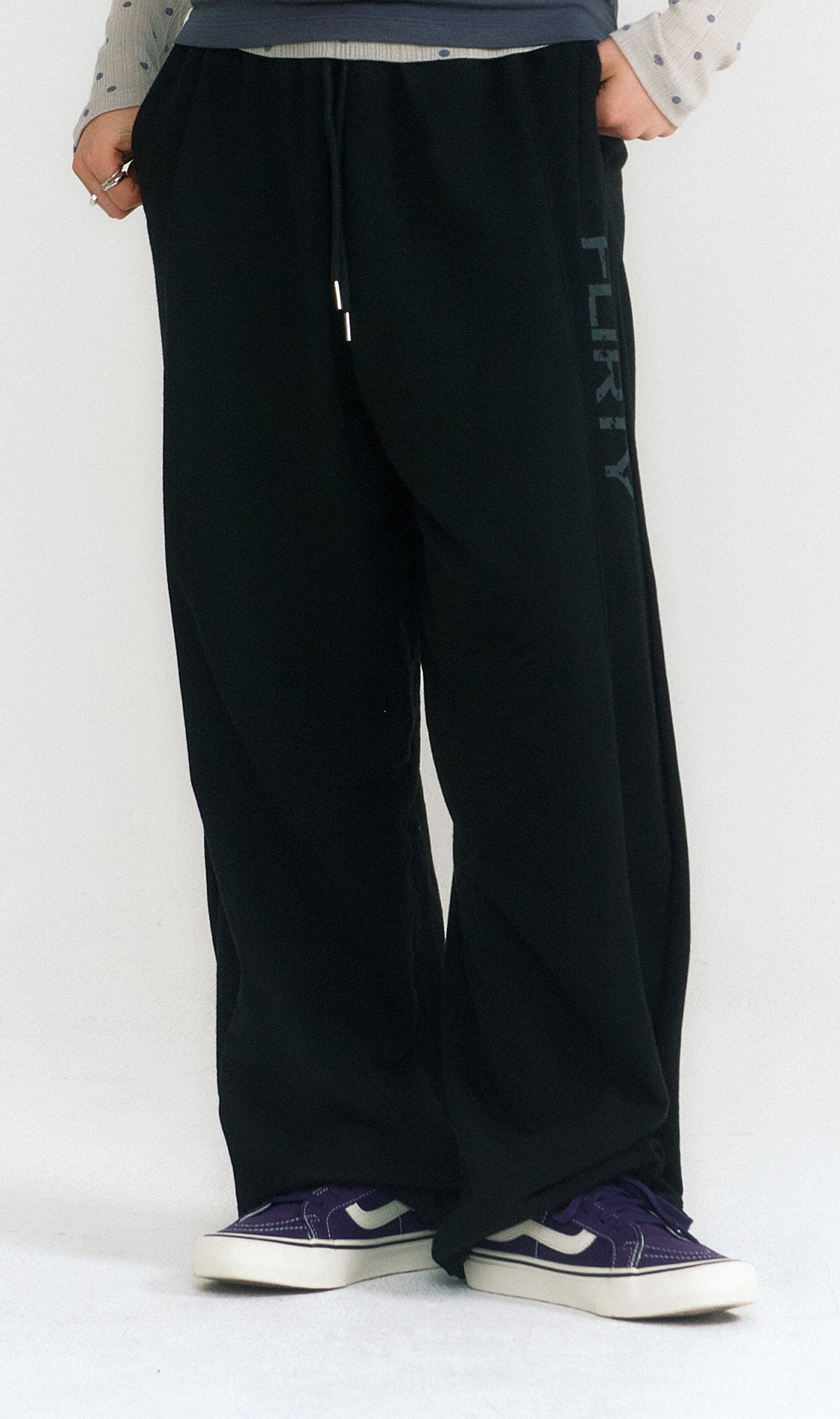 플러티(FLIRTY) FLIRTY 로고 스웨트 팬츠 (Black)