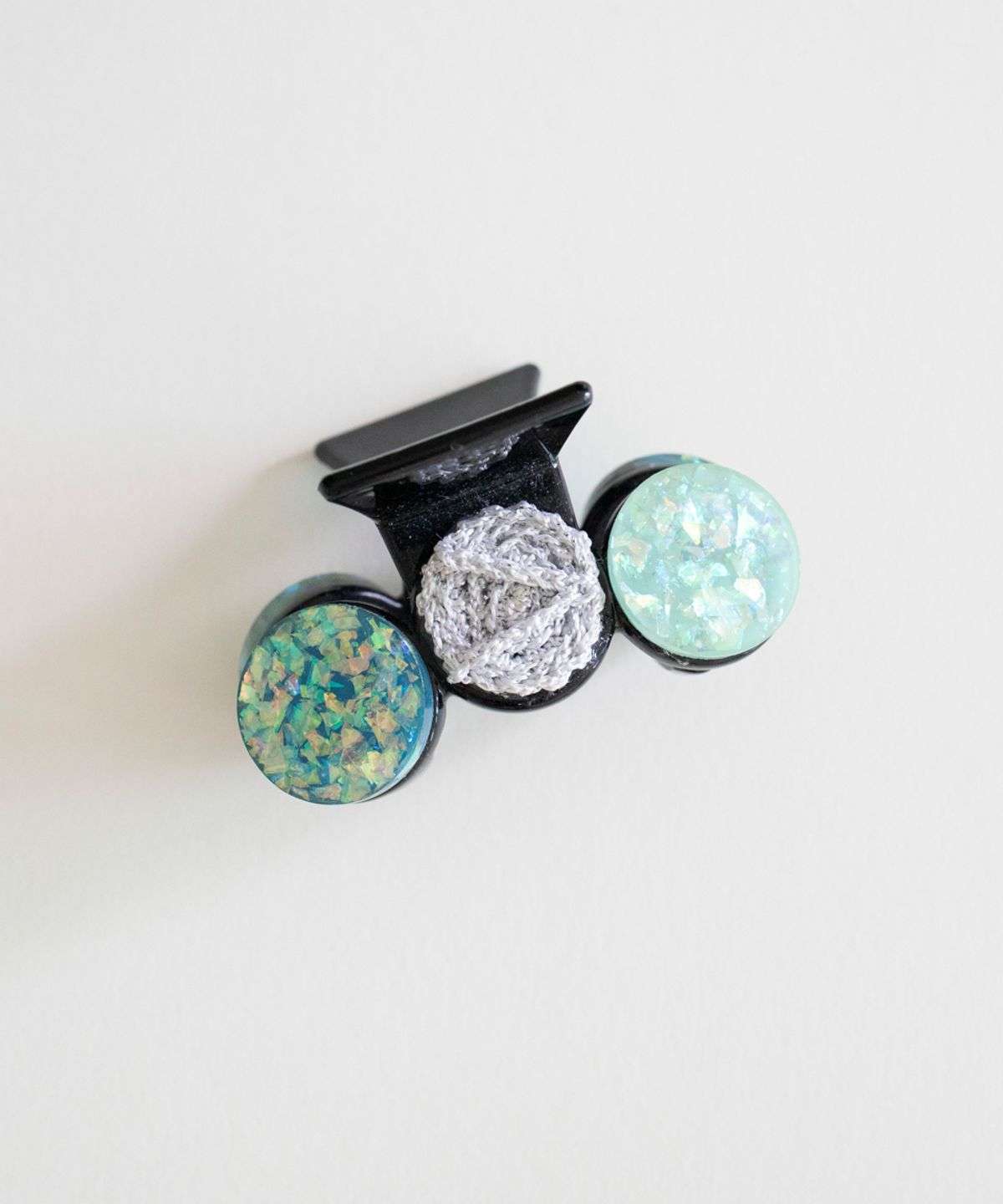 메리모티브(MERRYMOTIVE) Glitter with knitted hair claw (Black)