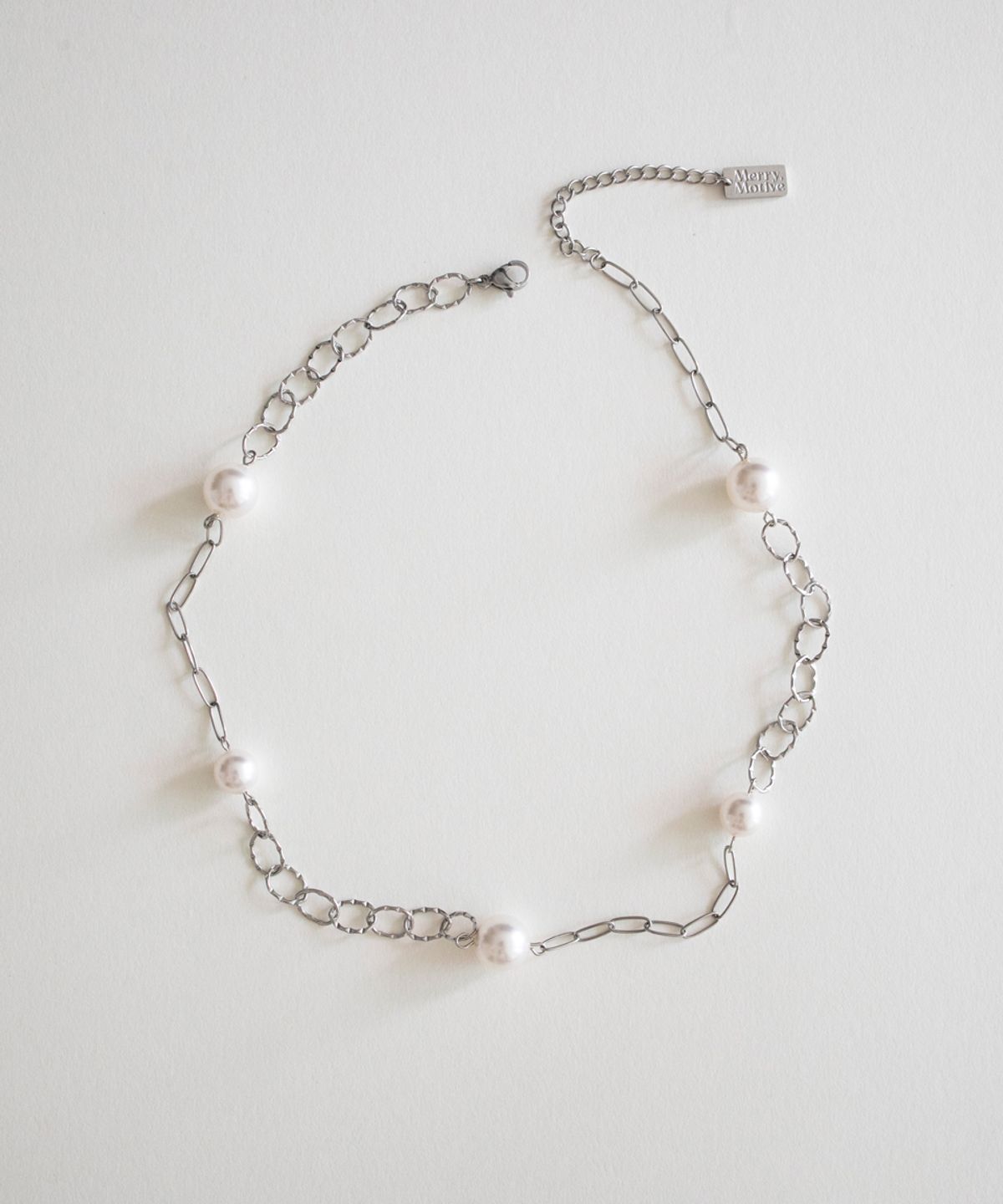 메리모티브(MERRYMOTIVE) Rhythmical pearl and chain necklace