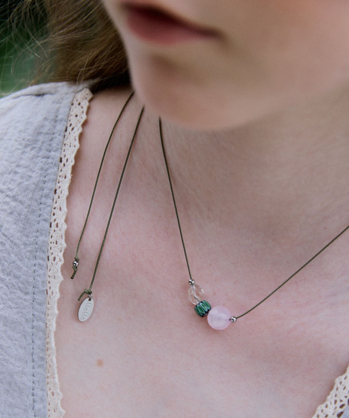 메리모티브(MERRYMOTIVE) Natural mood gem with string necklace