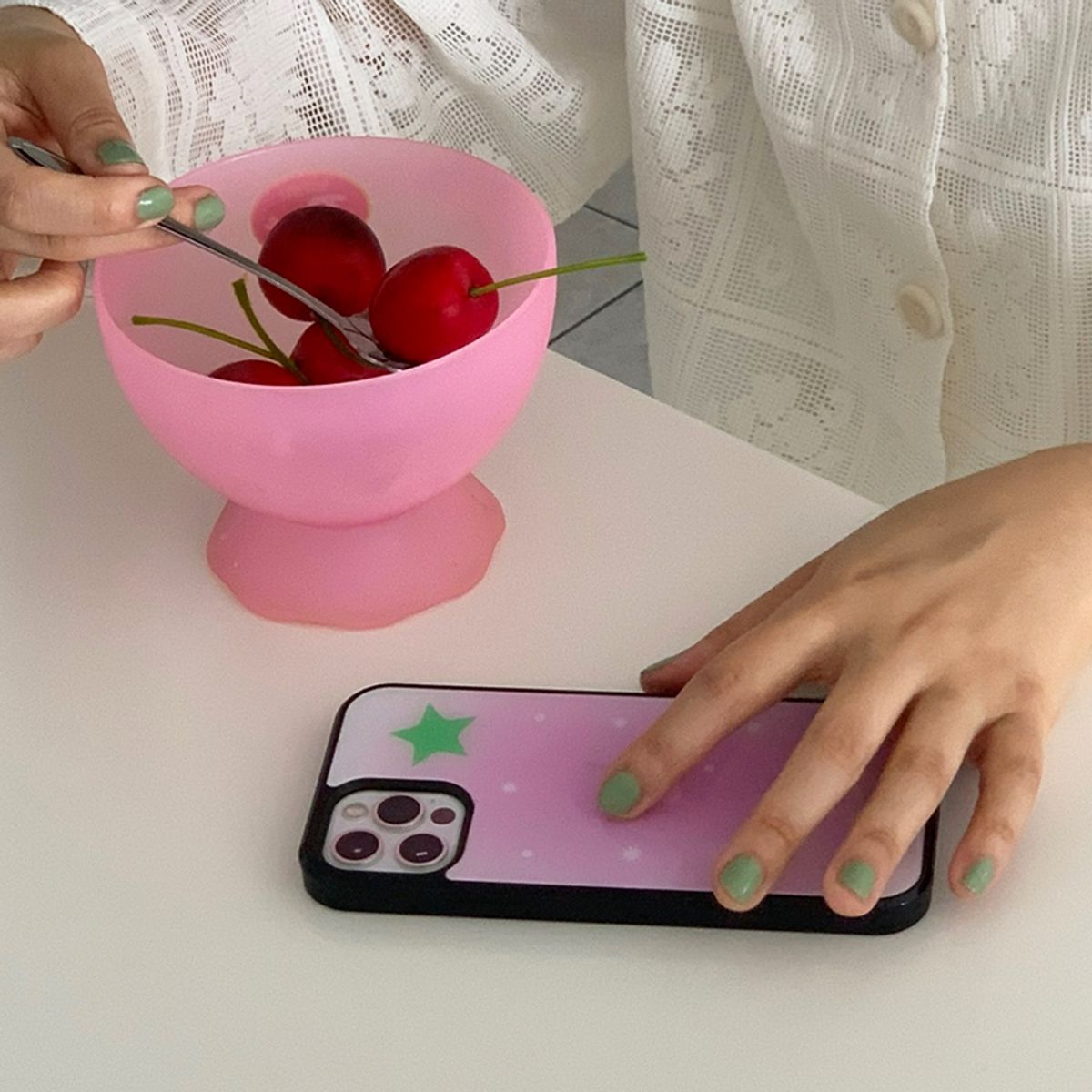 스위어(SWEEAR) STRAWBERRY GLASS CASE (일반/맥세이프)