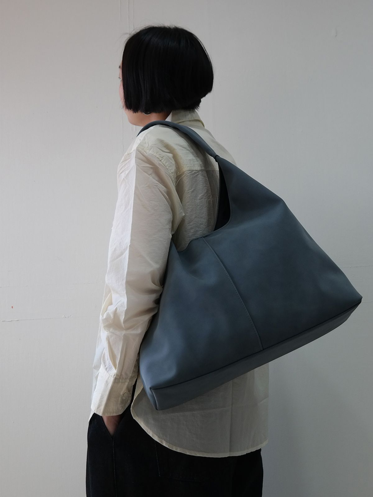 밋맷밋(MEETMETMEET) figure suede navy