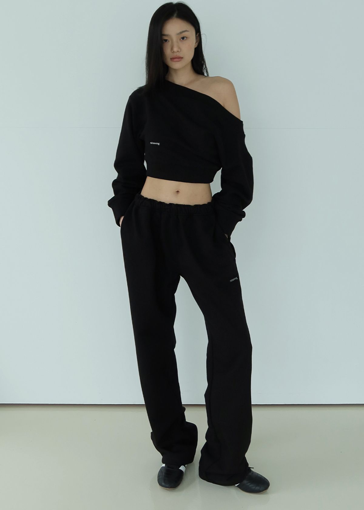 민아송(MINA SONG) BASIC SWEAT PANTS - BLACK
