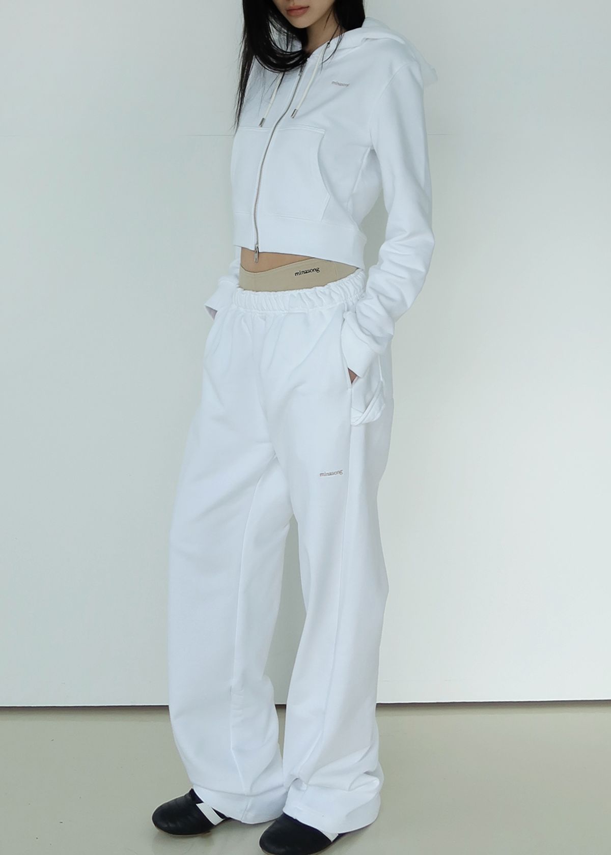 민아송(MINA SONG) BASIC SWEAT PANTS - WHITE