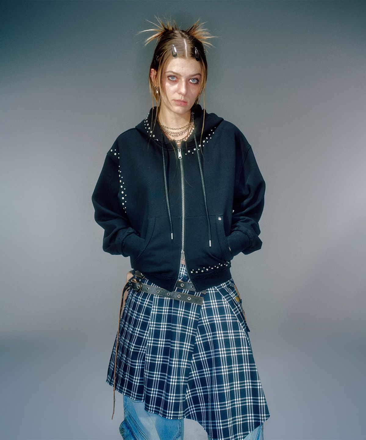 베이컨트 아카이브(VACANT ARCHIVE) NOAH STUD HOOD ZIP-UP (3COLOR)