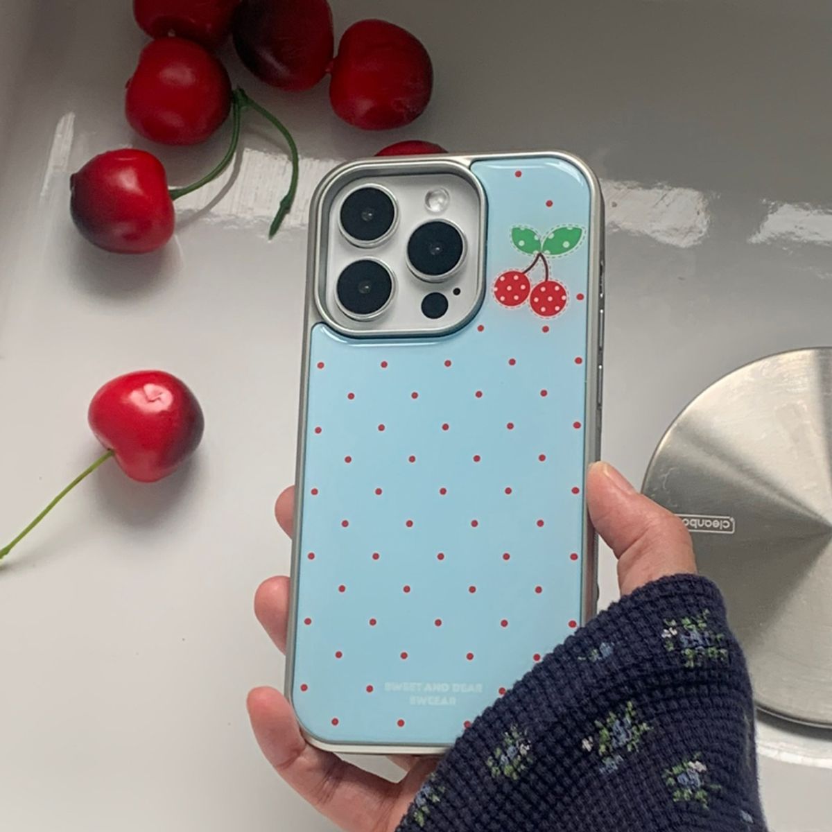 스위어(SWEEAR) [실버에폭시] CHERRY DOT SILVER EPOXY CASE