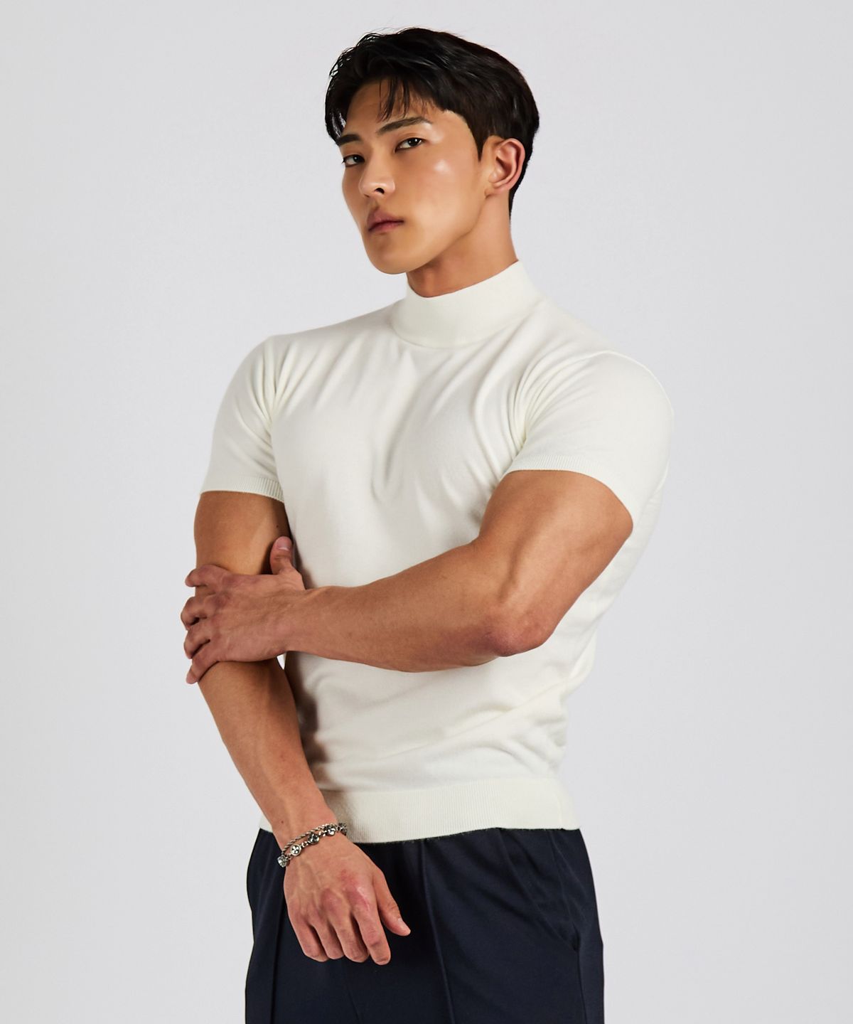 레브엘드(LEVELD) 소프트 울 머슬핏 니트 화이트
