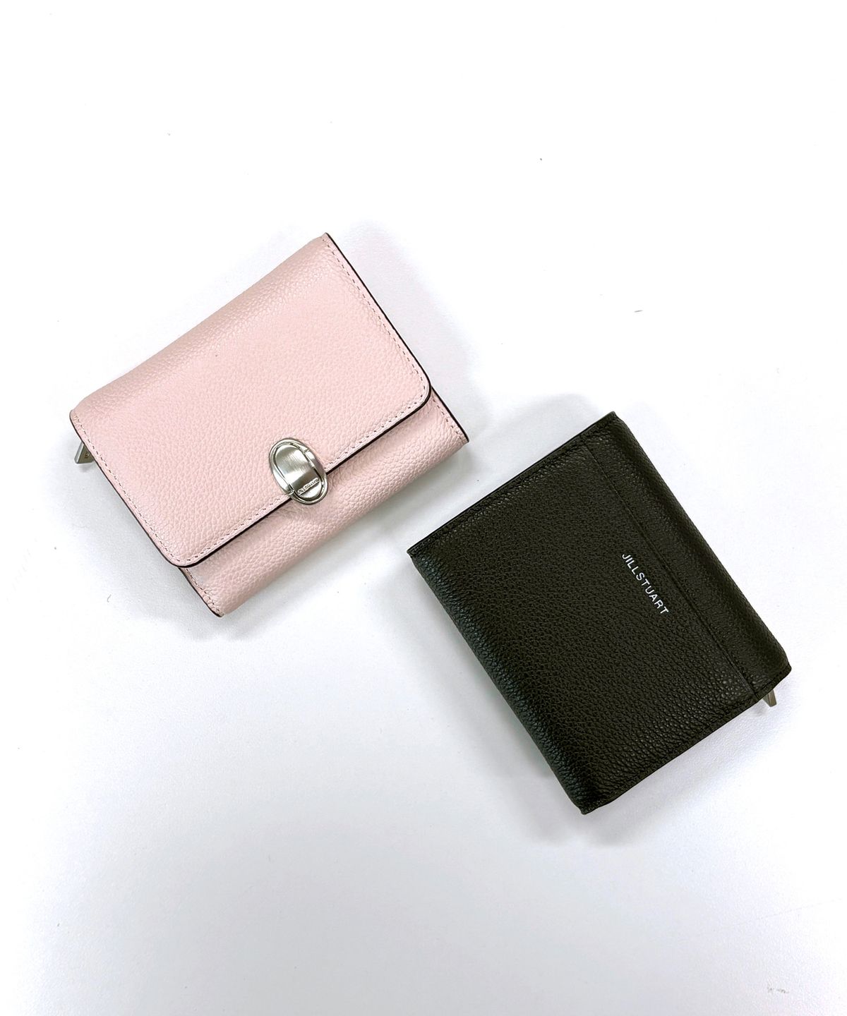 질스튜어트액세서리(JILLSTUART ACC) [TATE][지폐수납가능]가죽 오발 장식 3단 반지갑 2color