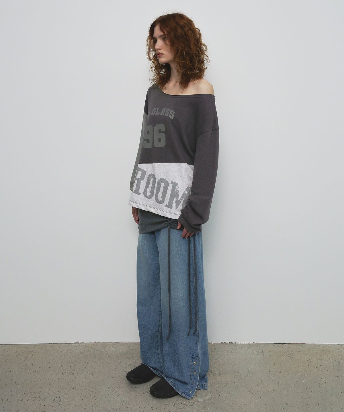 샌드릭(SANDRIC) ONE SHOULDER COLOR BLOCK T-SHIRT_BROWN