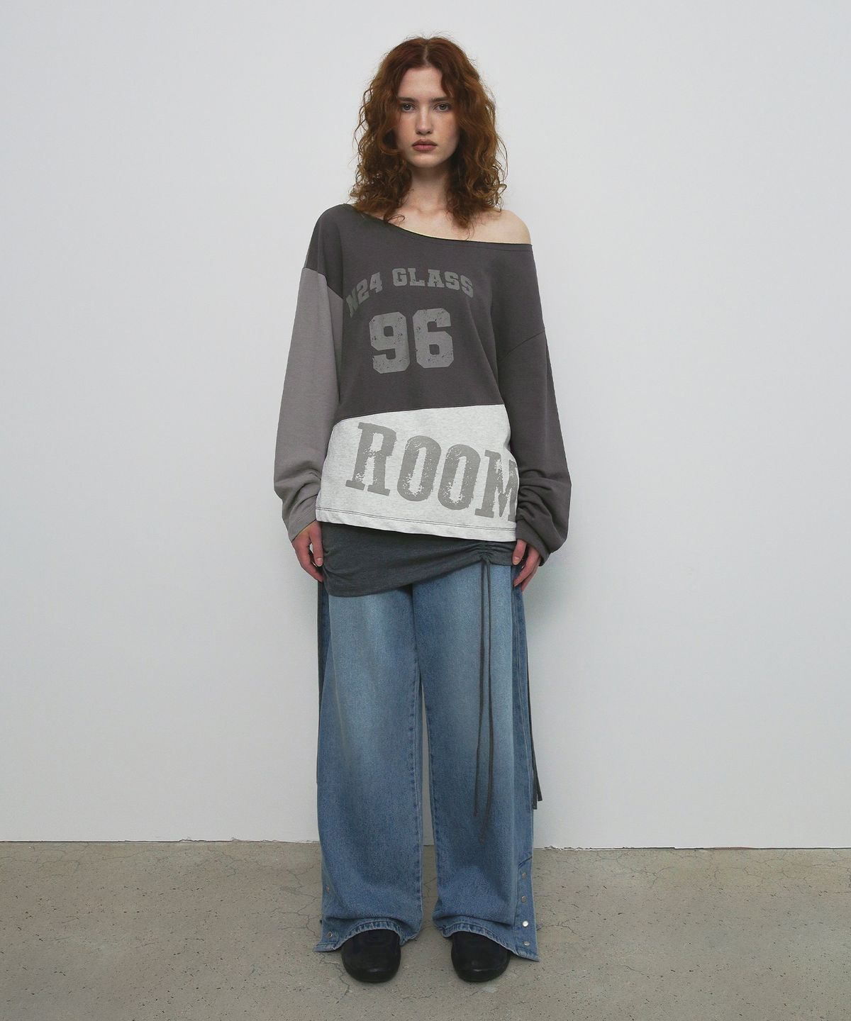샌드릭(SANDRIC) ONE SHOULDER COLOR BLOCK T-SHIRT_BROWN
