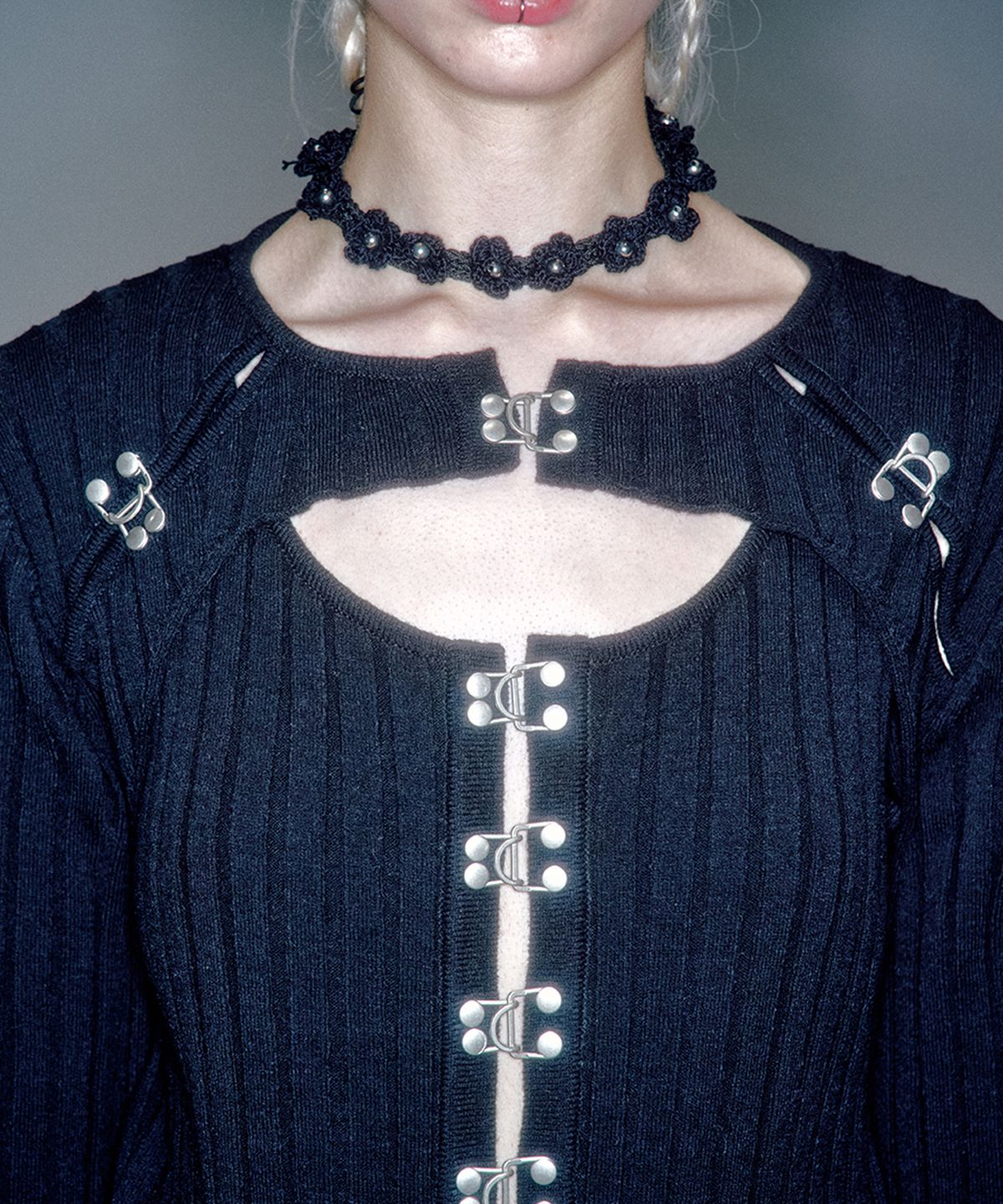 베이컨트 아카이브(VACANT ARCHIVE) TRUED HOOKED BOLERO CARDIGAN (2COLOR)