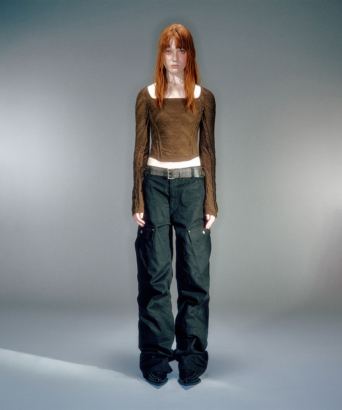 베이컨트 아카이브(VACANT ARCHIVE) BETI SQUARE NECK LONG SLEEVE TOP (2COLOR)