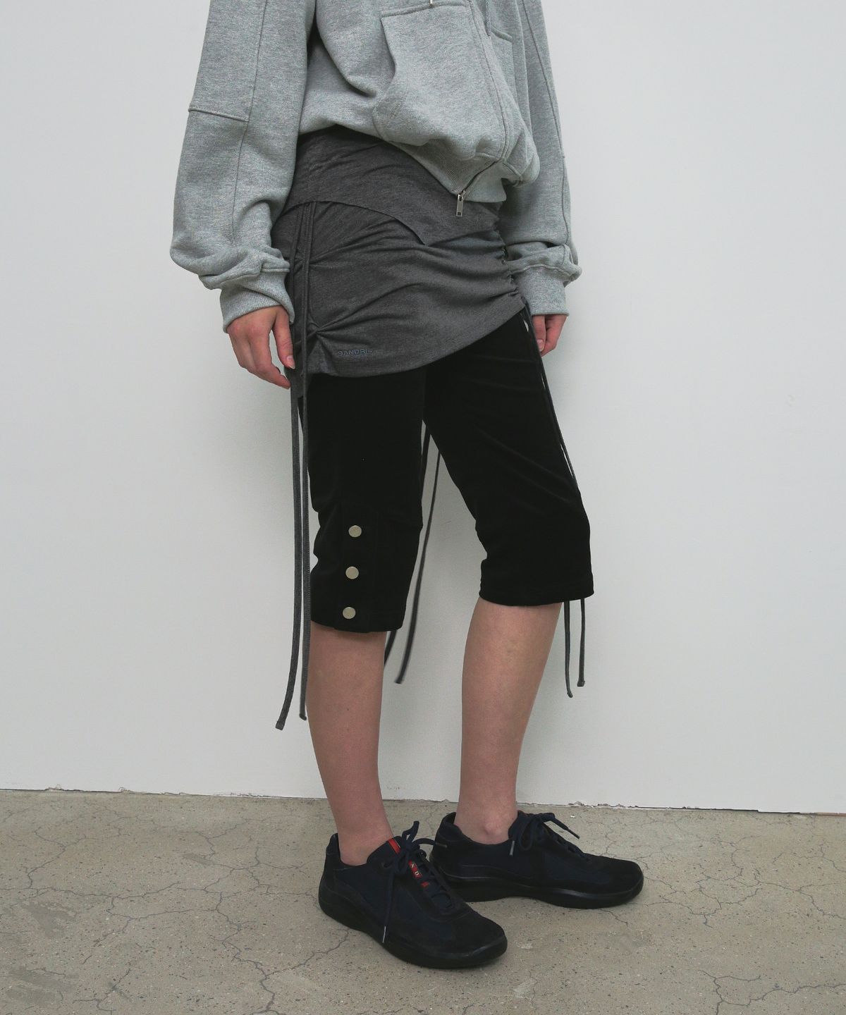 샌드릭(SANDRIC) LAYERED STRING MINI SKIRT_CHARCOAL