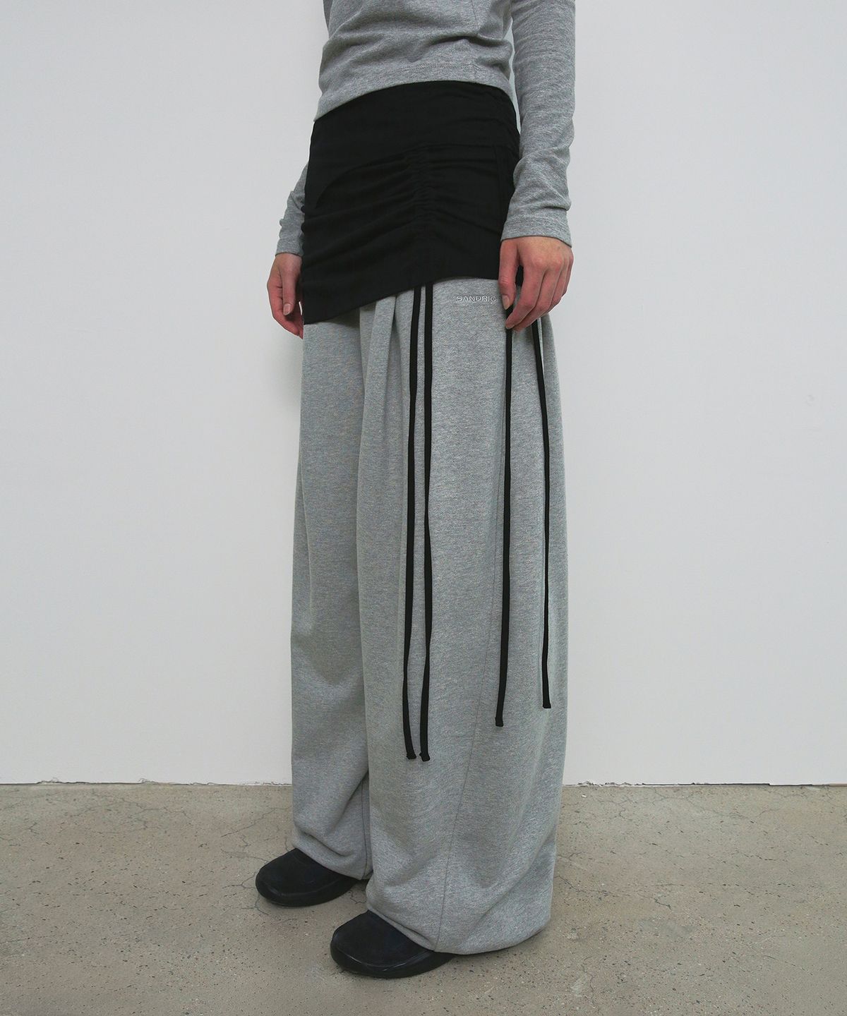 샌드릭(SANDRIC) LAYERED STRING MINI SKIRT_BLACK