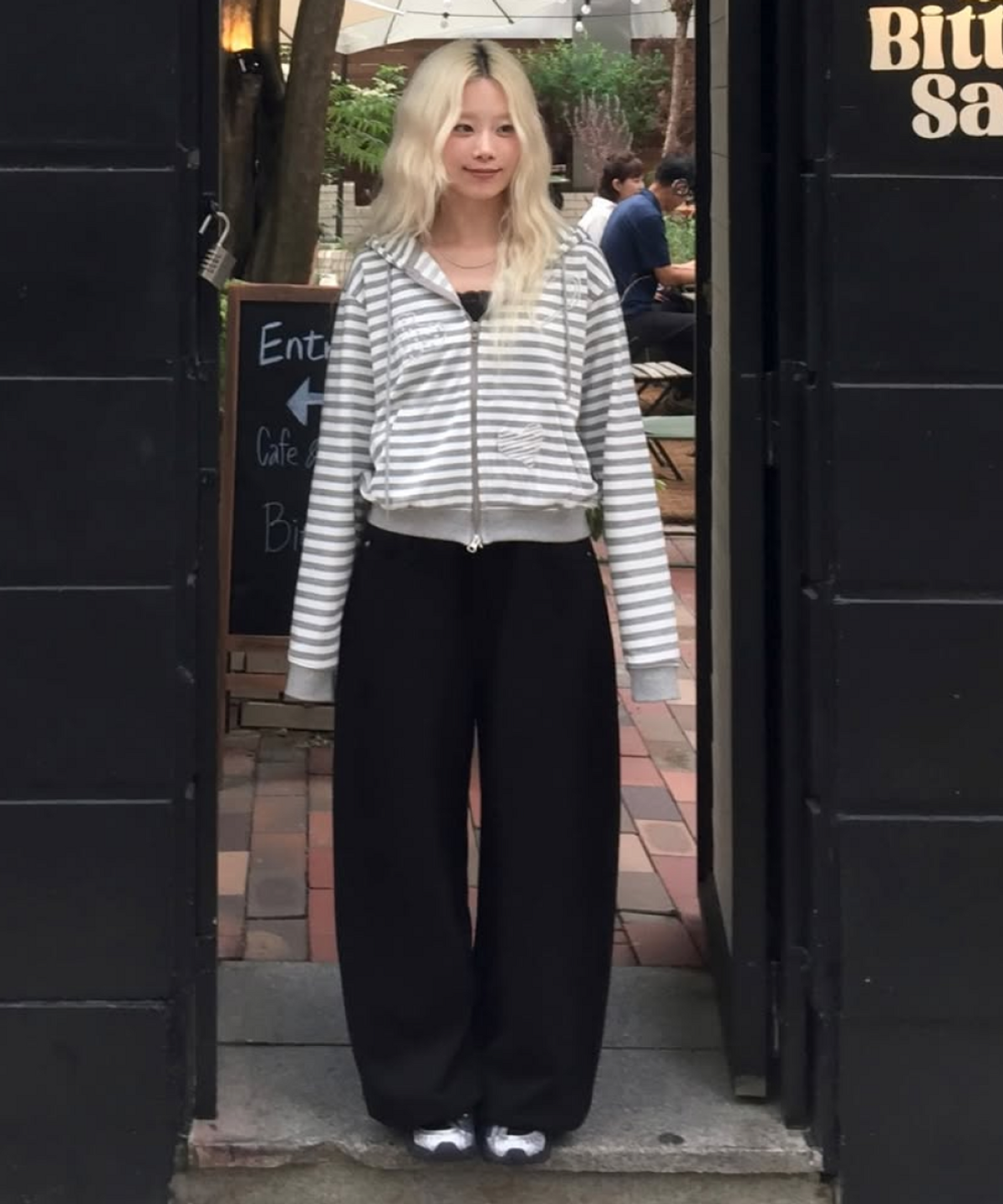 로긴 앤 로지(ROGIN N ROSIE) Heart logo Back Point Curved Sweat Pants Black