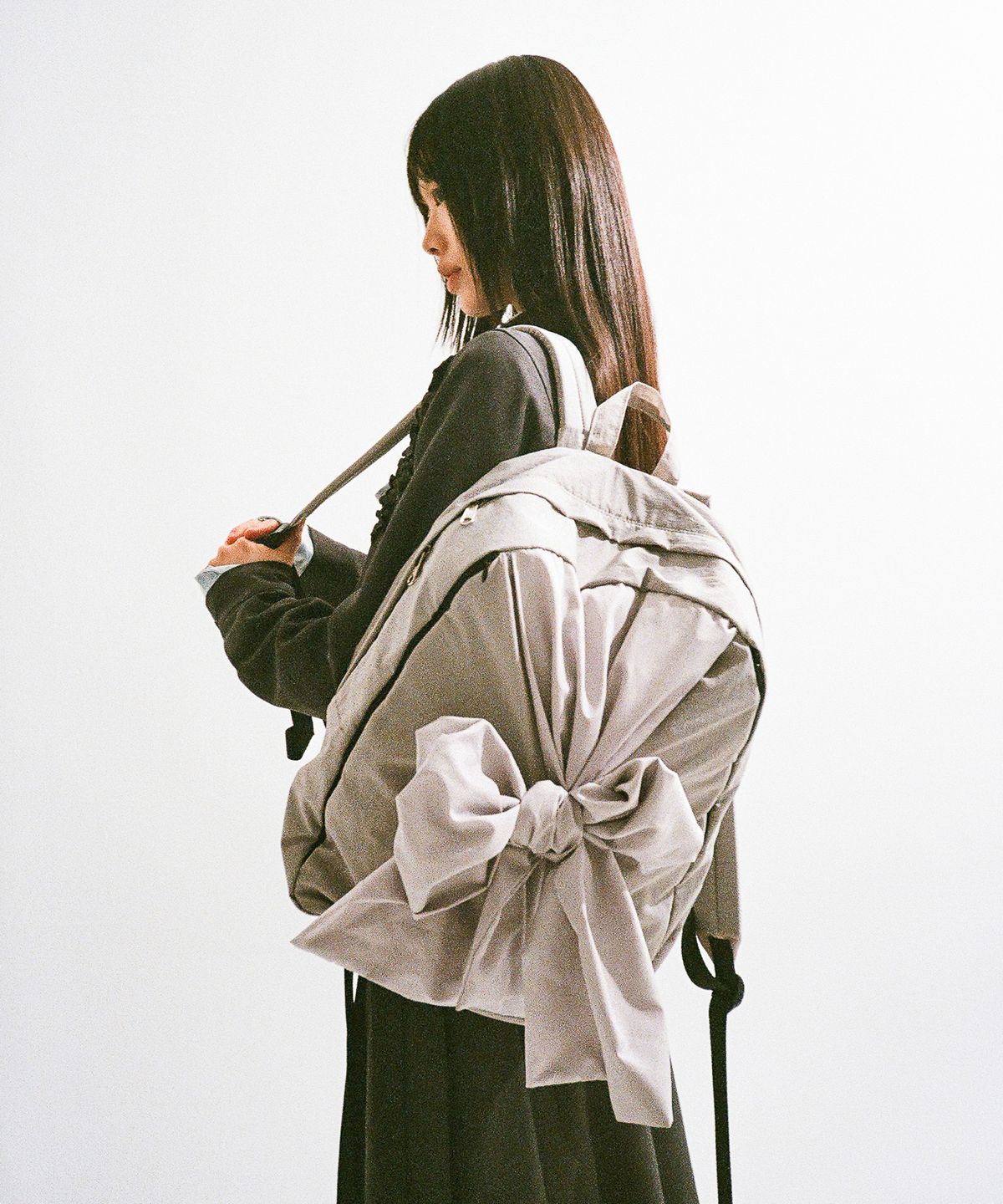 이우가마카라스(IUGAMAKARAS) Knotted Backpack Type B (Nylon-silver)