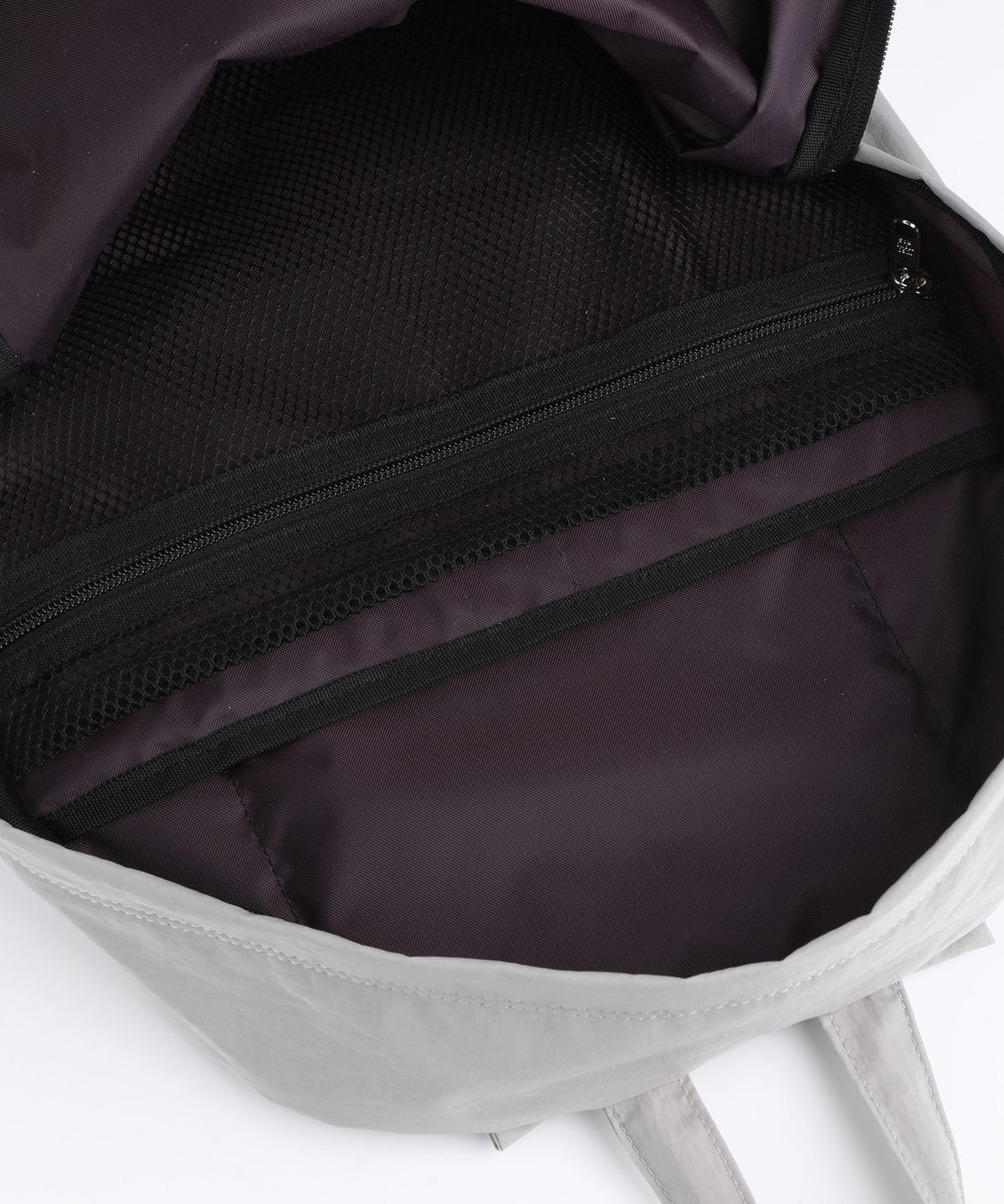 이우가마카라스(IUGAMAKARAS) Knotted Backpack Type B (Nylon-silver)