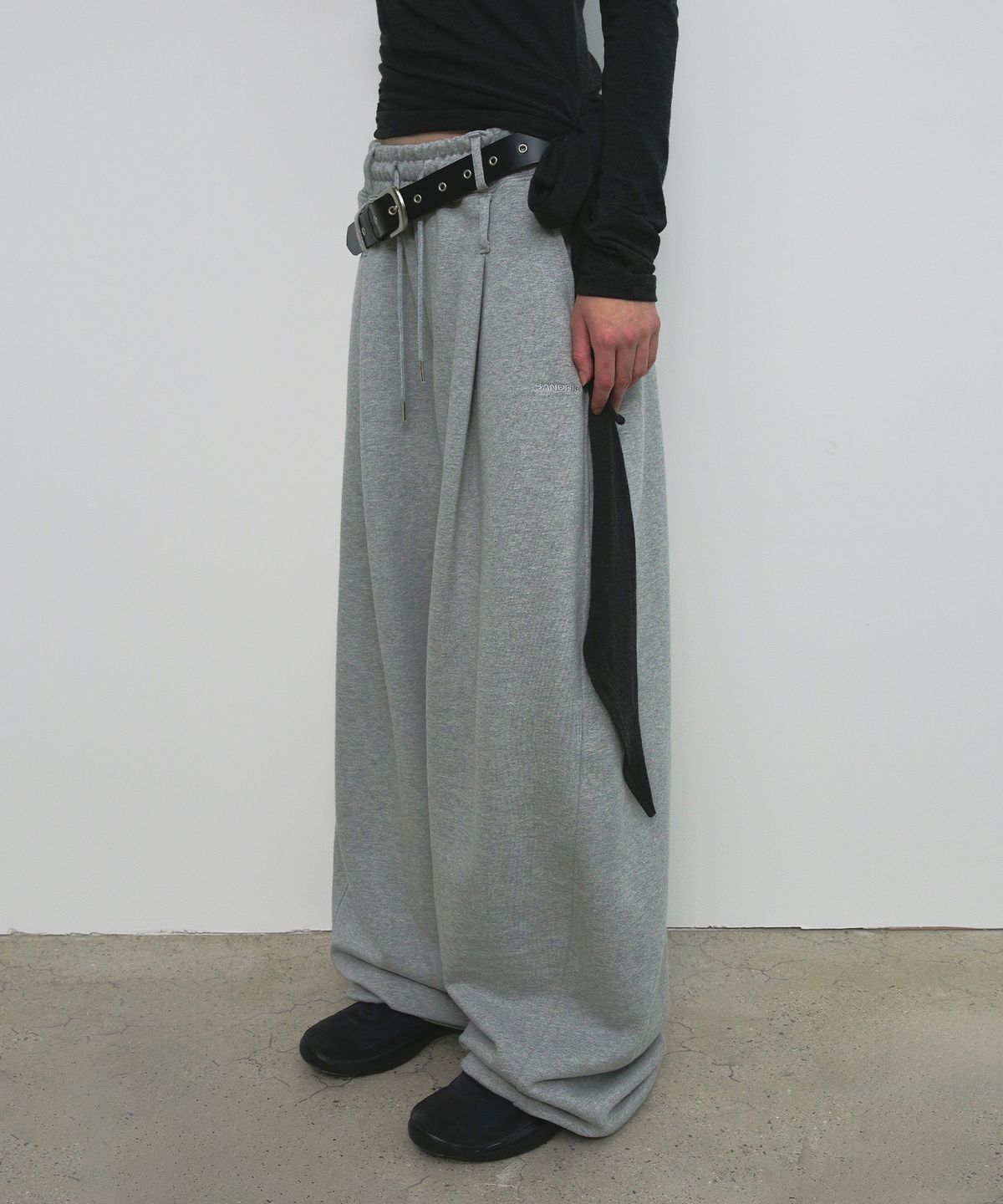 샌드릭(SANDRIC) OVERFIT SWEAT PANTS_MELANGE GREY