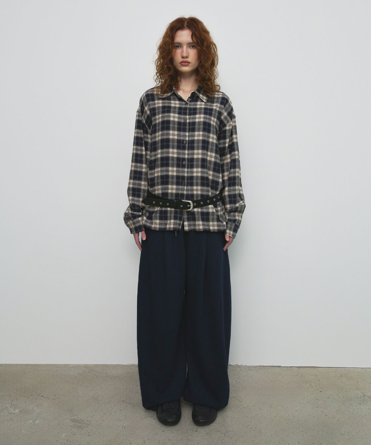 샌드릭(SANDRIC) OVERFIT SWEAT PANTS_NAVY