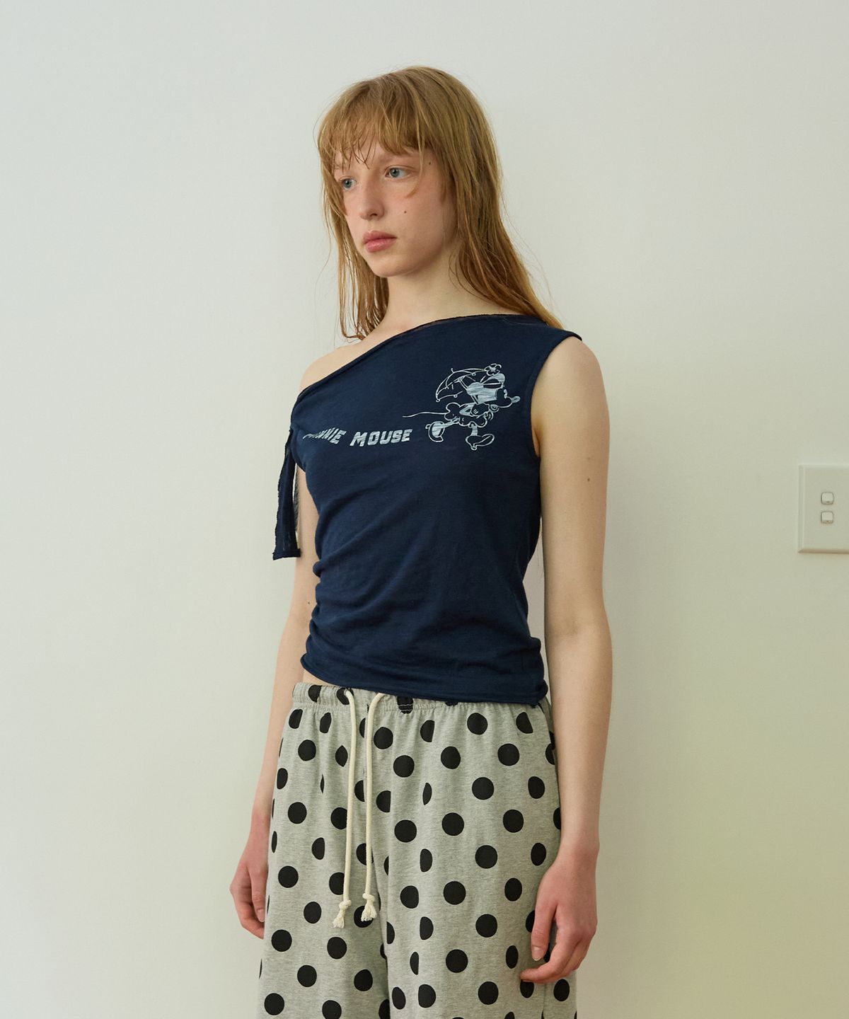 펀프롬펀(FUNFROMFUN) MINNIE_ASYMMETRY T-SHIRT, Navy