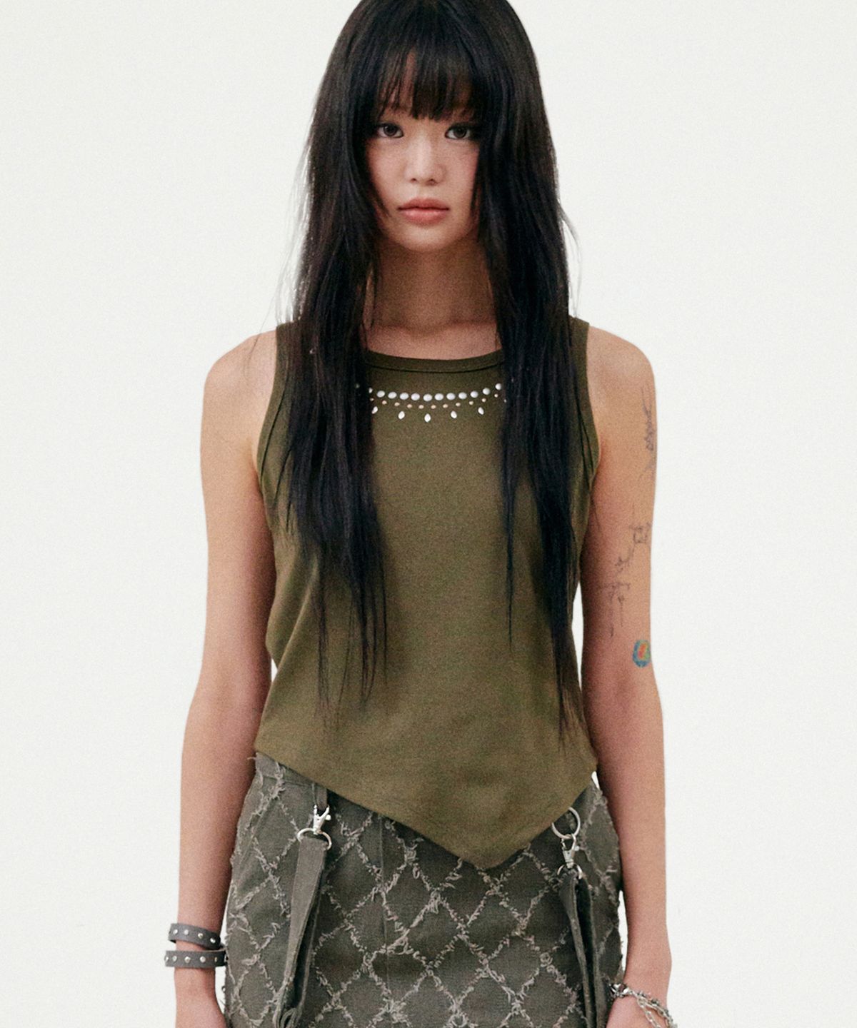 닐링(NILLRING) T22.00 Sleeveless Stud point T-shirt _ Khaki Pattern1