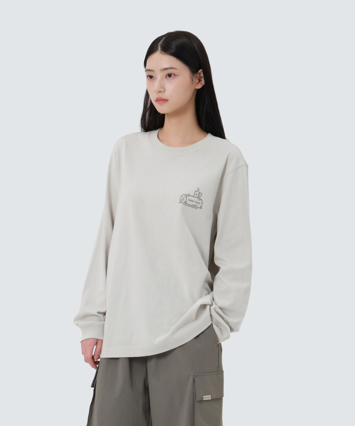 스노우피크 어패럴(SNOWPEAK APPAREL) 에어로히트 레터링 긴팔 티셔츠 (S25FUFTL24) Stone Gray