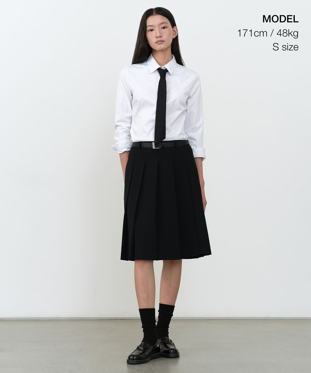 무신사 스탠다드 우먼(MUSINSA STANDARD WOMAN) 우먼즈 플리츠 니 렝스 스커트 [블랙]