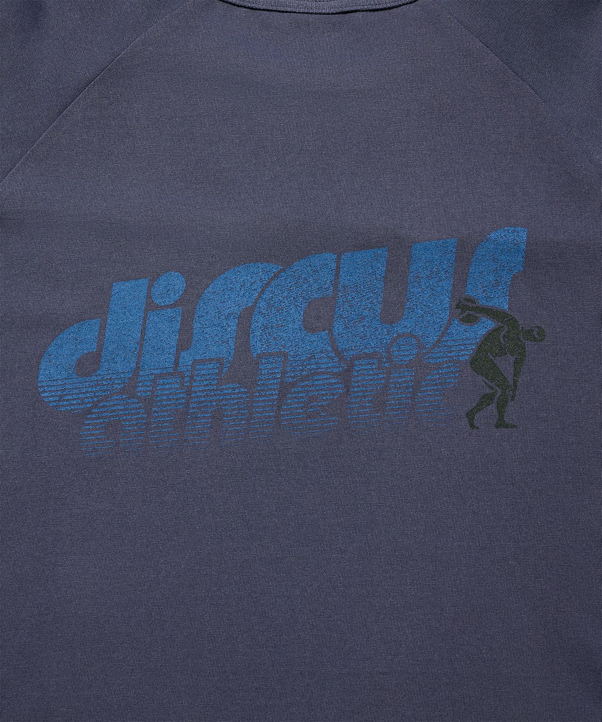 디스커스 애슬레틱(DISCUS ATHLETIC) 래글런 로고 롱슬리브 피그먼트 블루